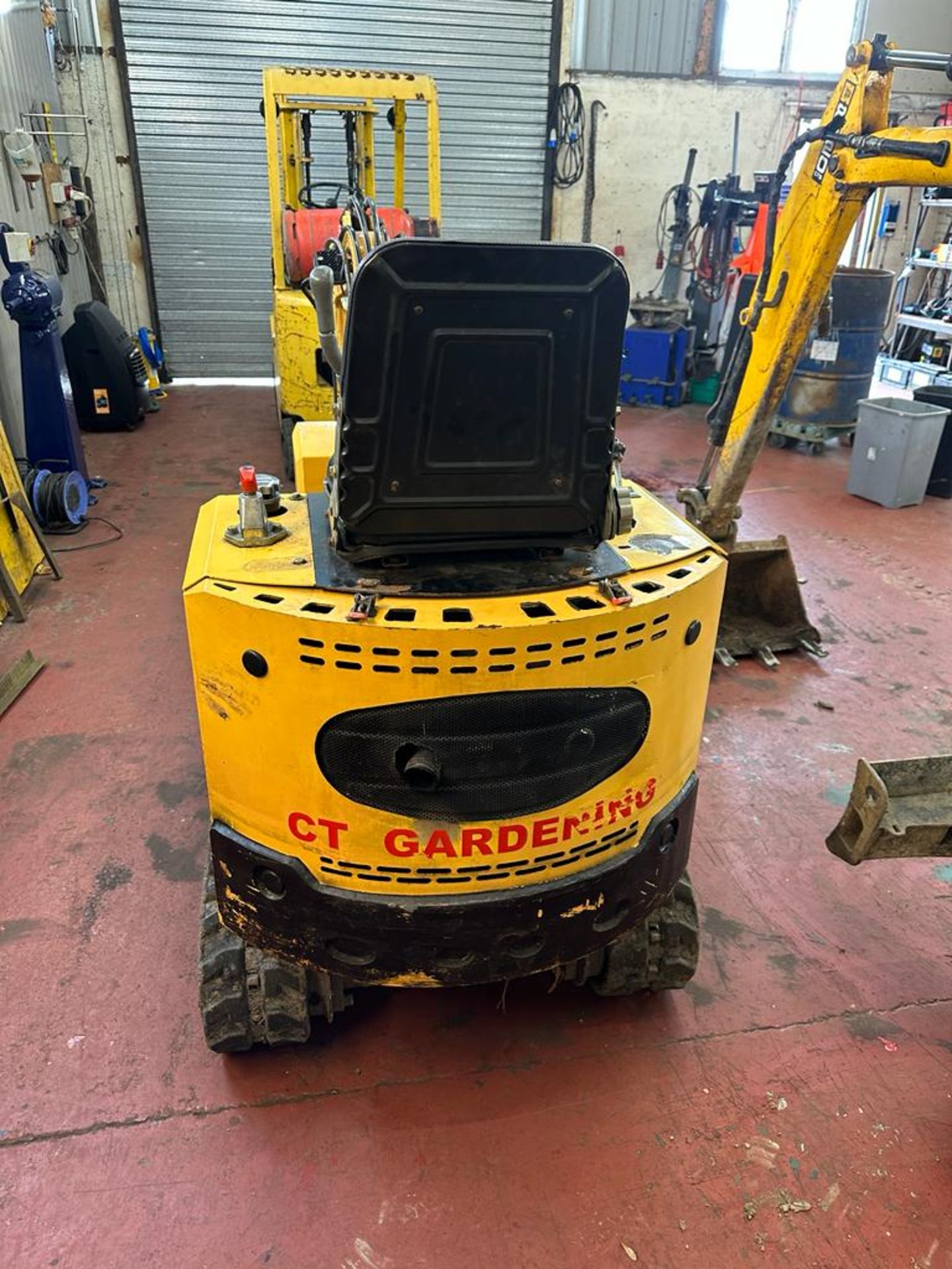 Rhino Mini Digger c/w 2 Buckets *NO VAT* - Image 7 of 13