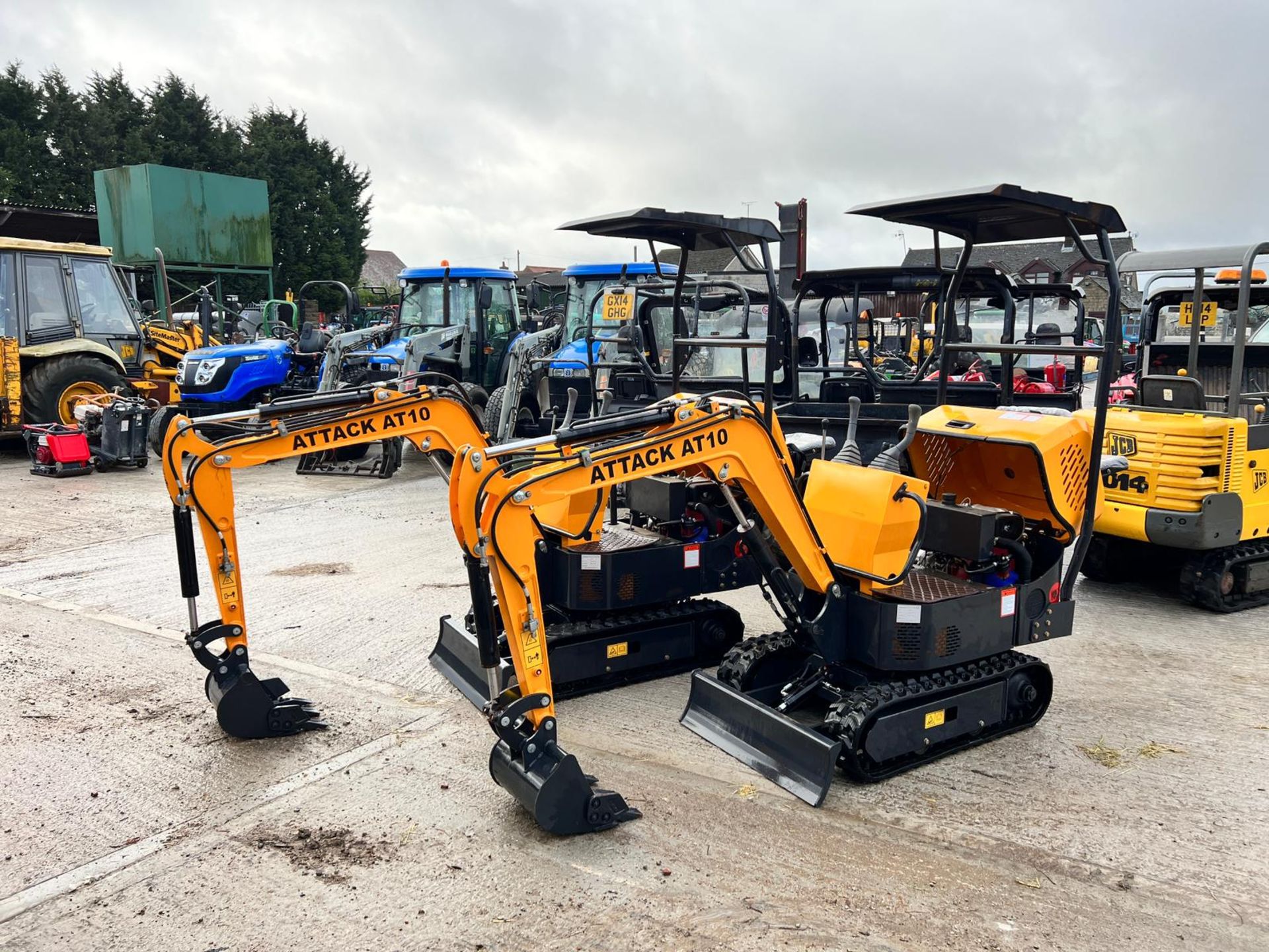 Unused Attack AT10 1 Ton Mini Digger With Blade - Runs Drives And Digs *PLUS VAT* - Image 3 of 17