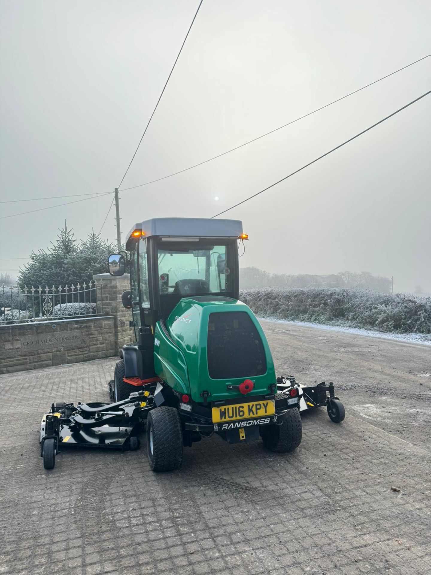 2016 RANSOMES RMP493 BATWING RIDE ON LAWN MOWER WITH FULL GLASS CAB *PLUS VAT* - Image 14 of 33