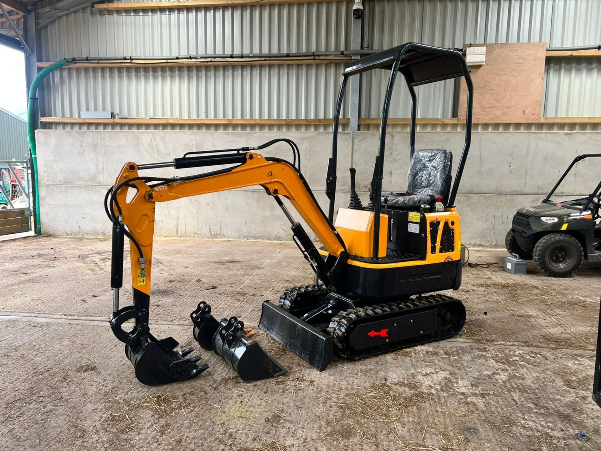 UNUSED LM10 1 TON MINI DIGGER - READY FOR WORK / READY TO GO! *PLUS VAT* - Image 2 of 8