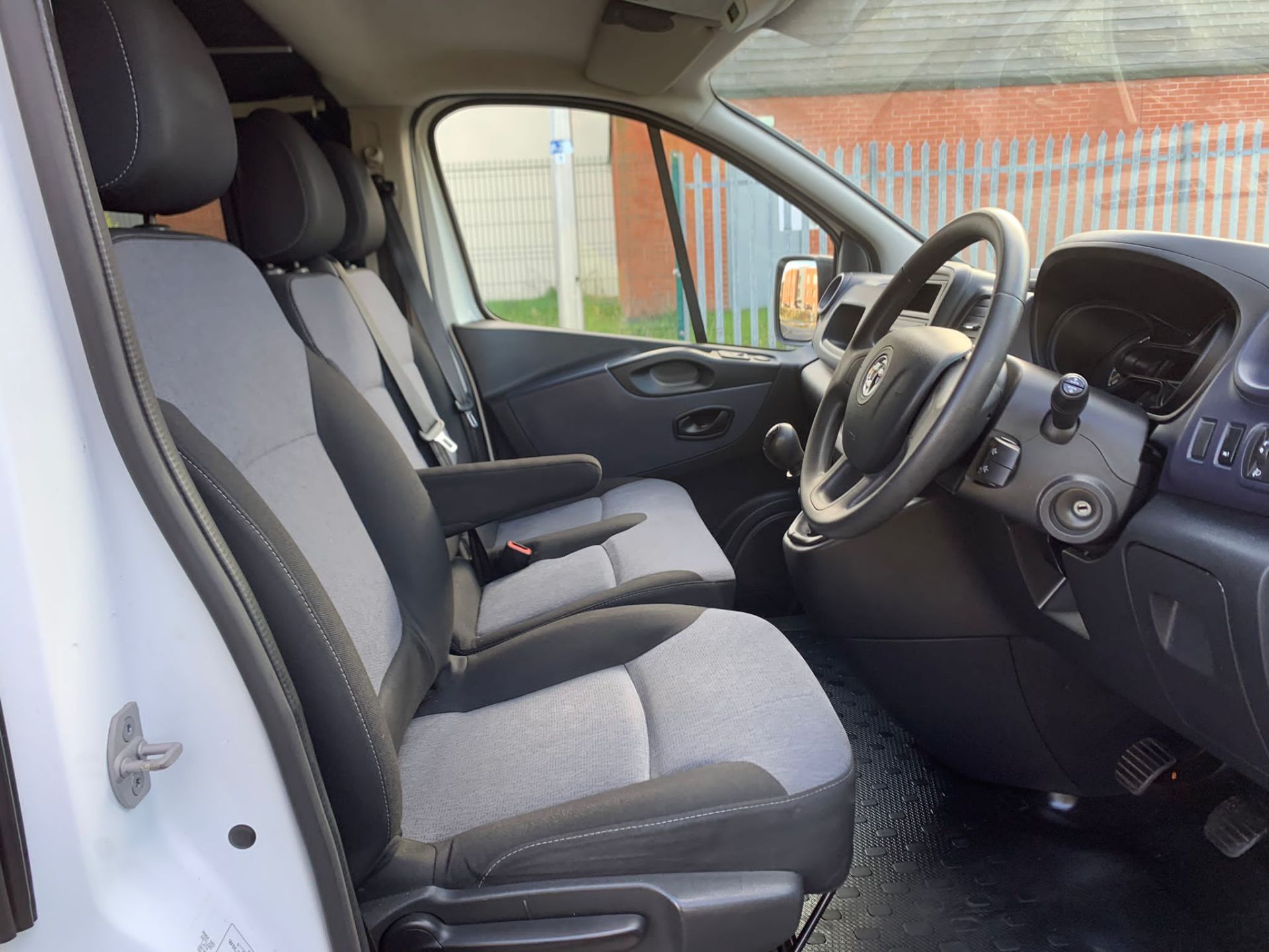 2016 VAUXHALL VIVARO 2900 CDTI WHITE PANEL VAN CAMPER CONVERSION *NO VAT* - Image 14 of 31