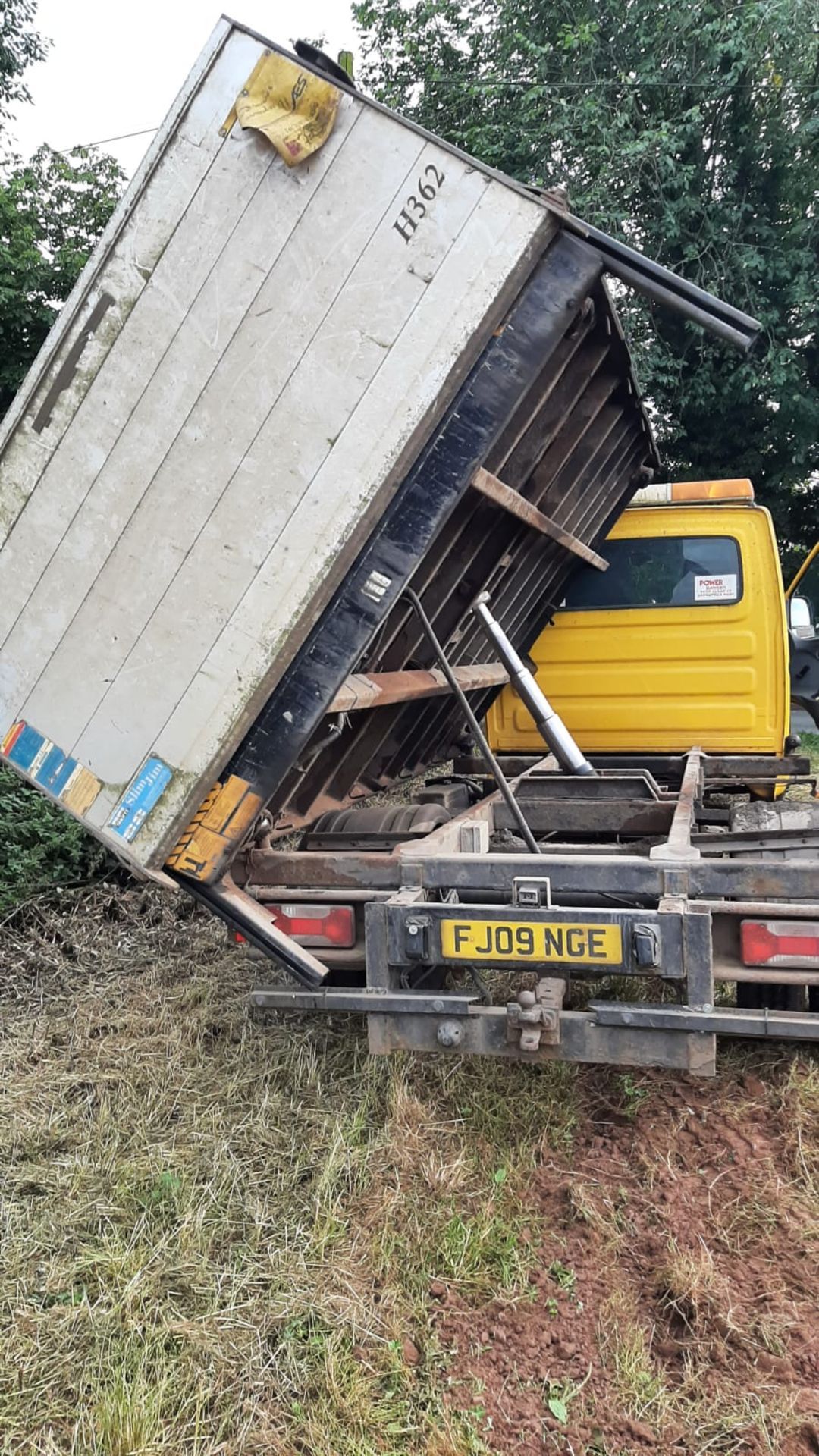 2009 IVECO DAILY 65C18 YELLOW 3 WAY TIPPER WITH TAIL LIFT *NO VAT* - Image 9 of 18