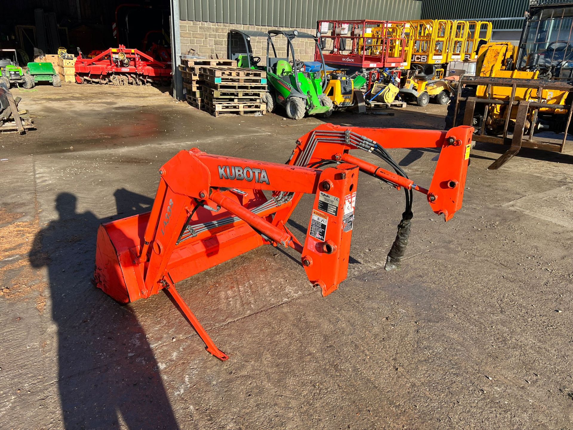 Kubota LA322 Front Loader With Bucket - Great Condition *NO VAT* - Image 5 of 13