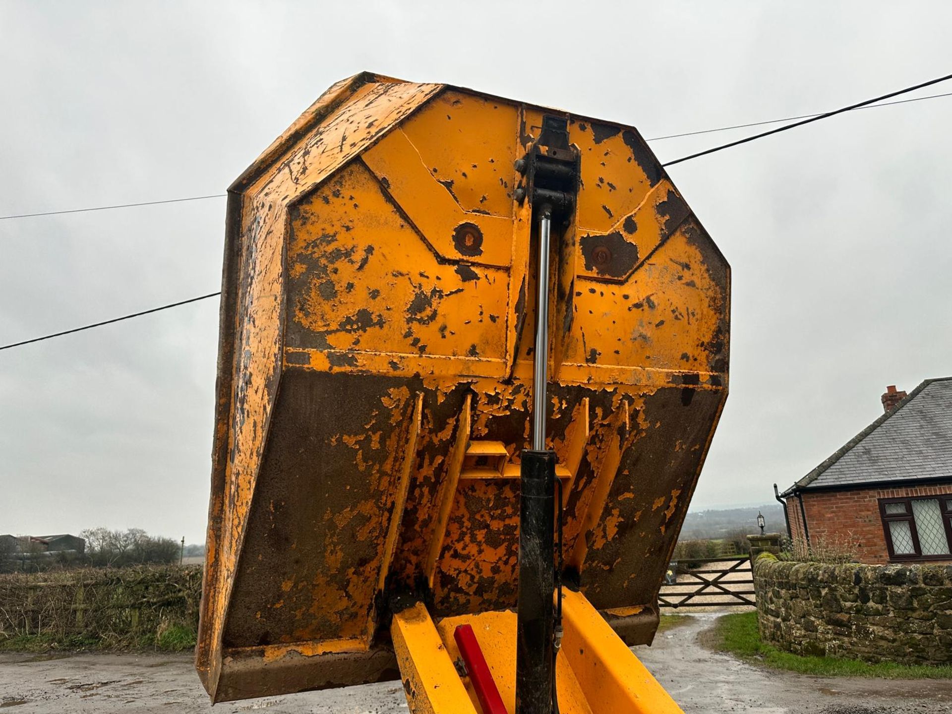 THWAITES 4 TON SWIVEL SKIP DUMPER *PLUS VAT* - Image 7 of 16