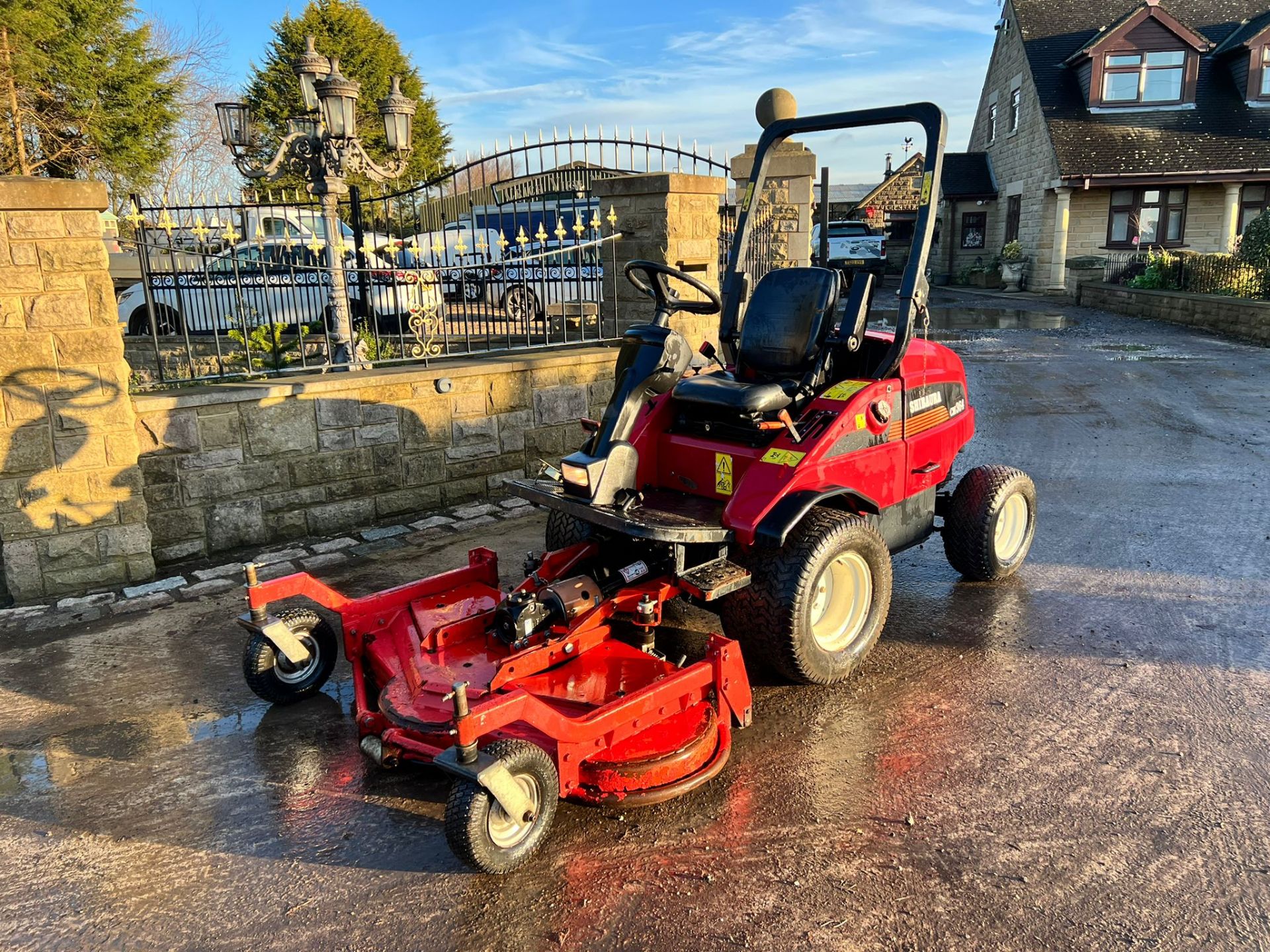 SHIBAURA CM364 4x4 RIDE ON MOWER, RUNS DRIVES AND CUTS, SHOWING 4189 HOURS *PLUS VAT* - Image 3 of 13