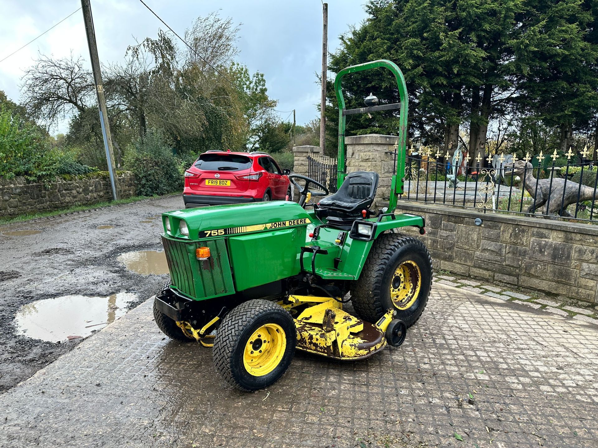 JOHN DEERE 755 20HP 4WD COMPACT TRACTOR WITH 60” UNDERSLUNG DECK *PLUS VAT* - Image 2 of 15