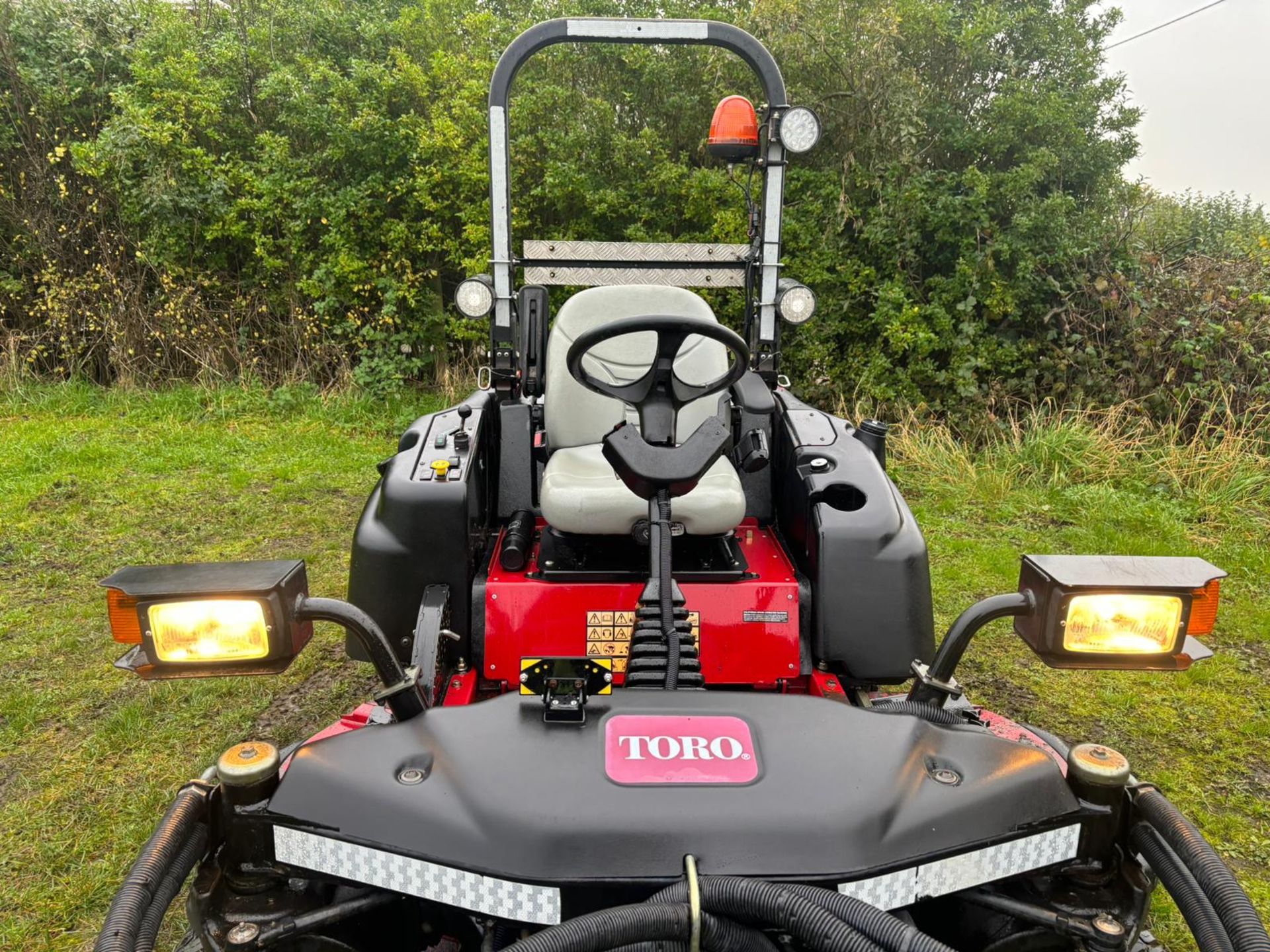 JJ -2014 TORO GROUNDMASTER 360 RIDE ON LAWN MOWER *PLUS VAT* RUNS DRIVES AND CUTS 4 WHEEL STEER - Image 2 of 14