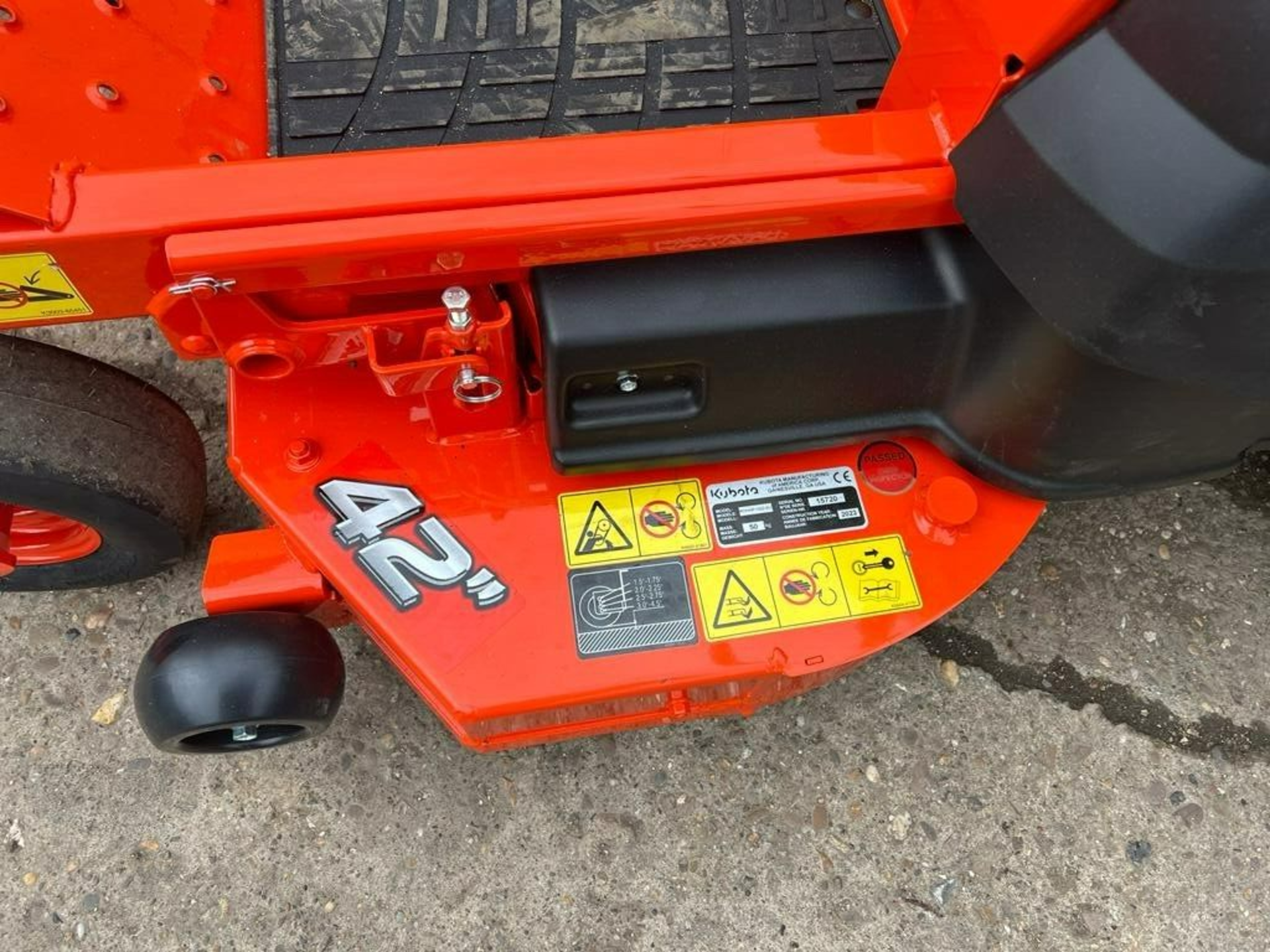 KUBOTA RIDE ON MOWER Z1-421 ZERO TURN, BRAND NEW LATEST MODEL YEAR 2023 - Image 9 of 9