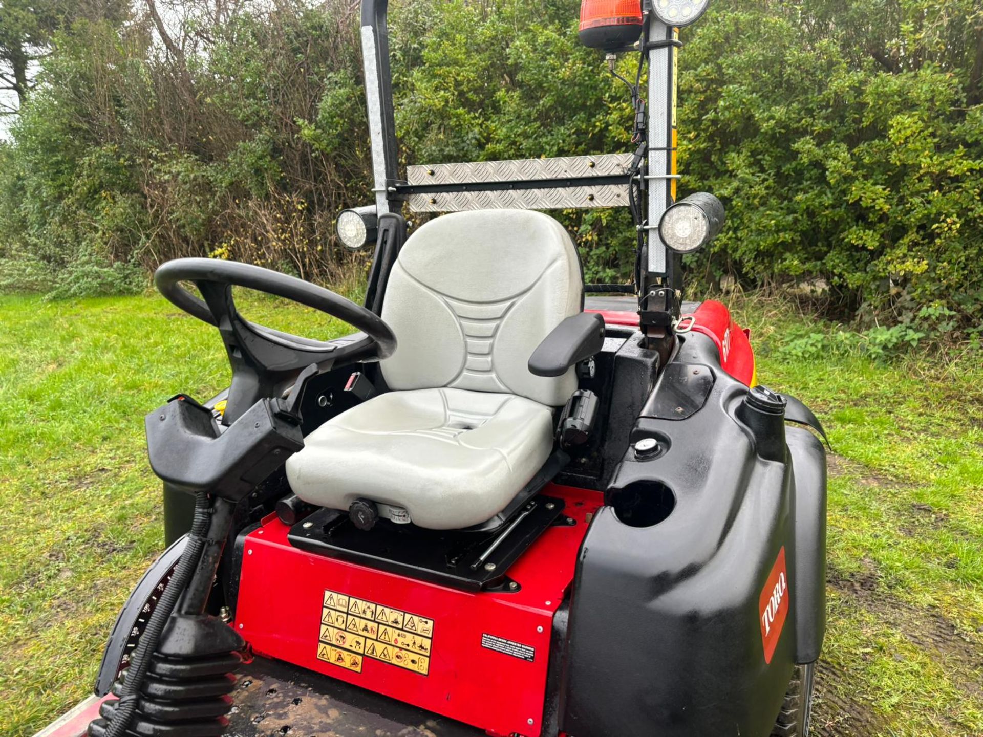 JJ -2014 TORO GROUNDMASTER 360 RIDE ON LAWN MOWER *PLUS VAT* RUNS DRIVES AND CUTS 4 WHEEL STEER - Image 12 of 14