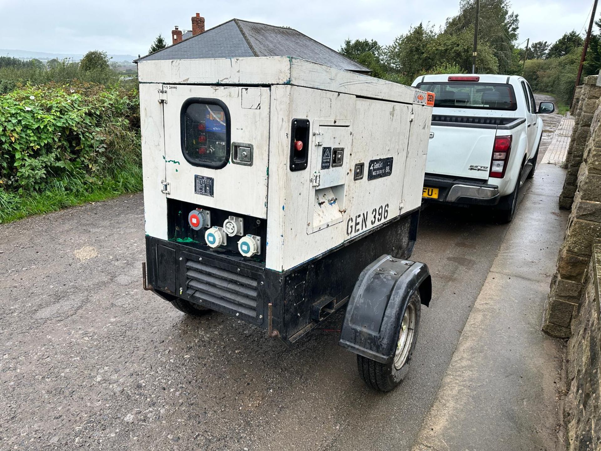 2008 GENSET MGZ 20/20/15 20KVA DIESEL SINGLE AXLE TOWBEHIND GENERATOR *PLUS VAT* - Image 4 of 15