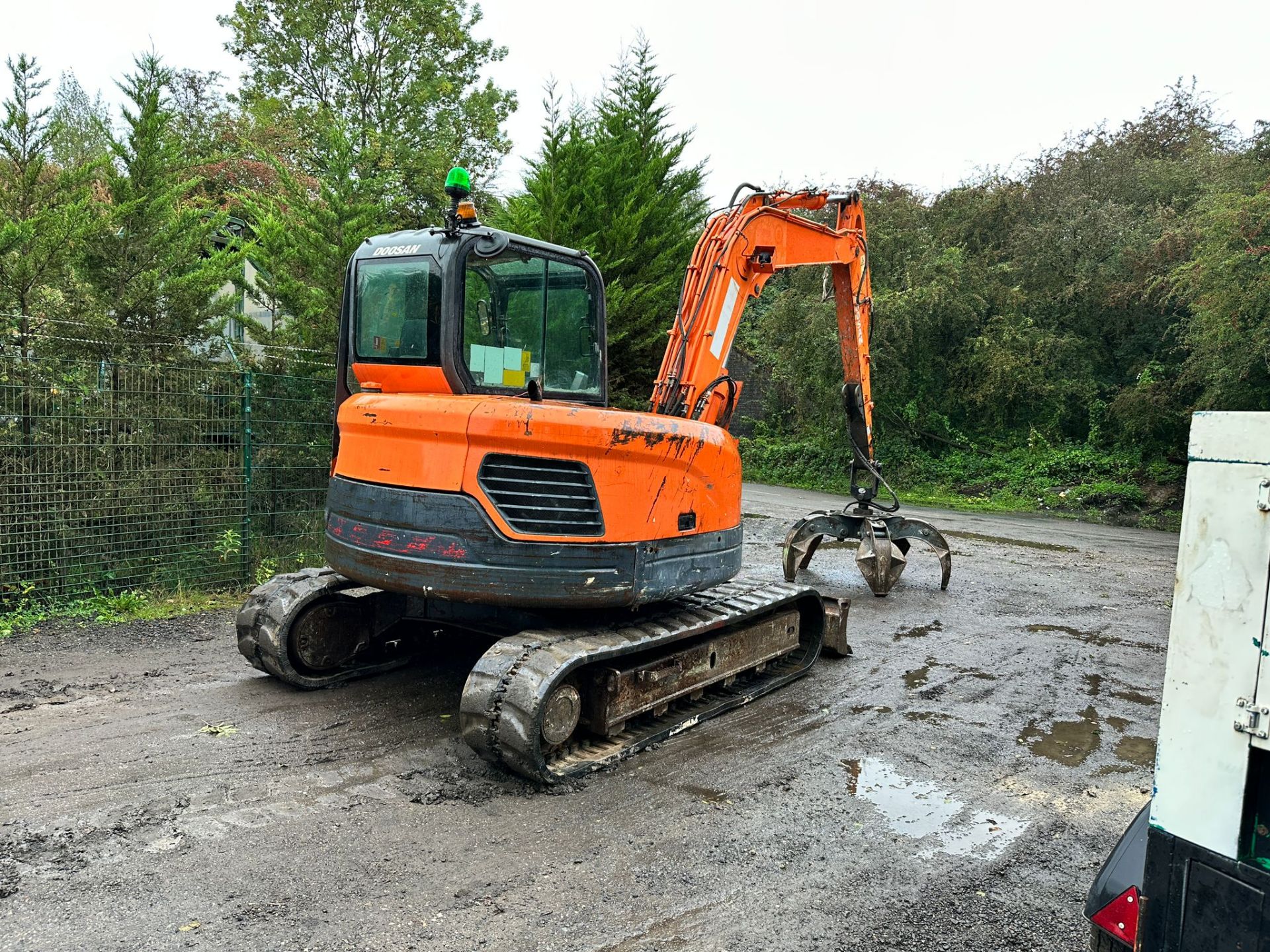 2012 DOOSAN DX80R EXCAVATOR WITH 5 TINE ORANGE PEEL GRAB *PLUS VAT* - Image 4 of 23