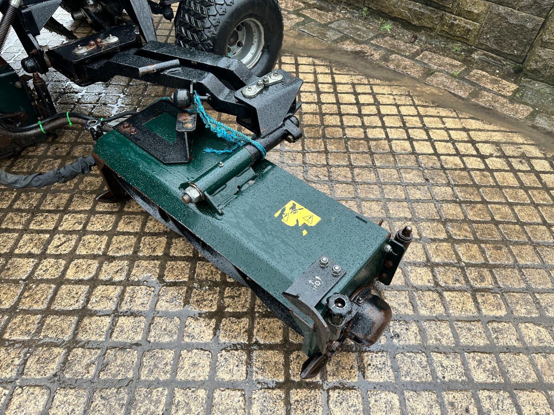 2009 HAYTER T424 4WD 5 GANG RIDE ON CYLINDER MOWER *PLUS VAT* - Image 11 of 19