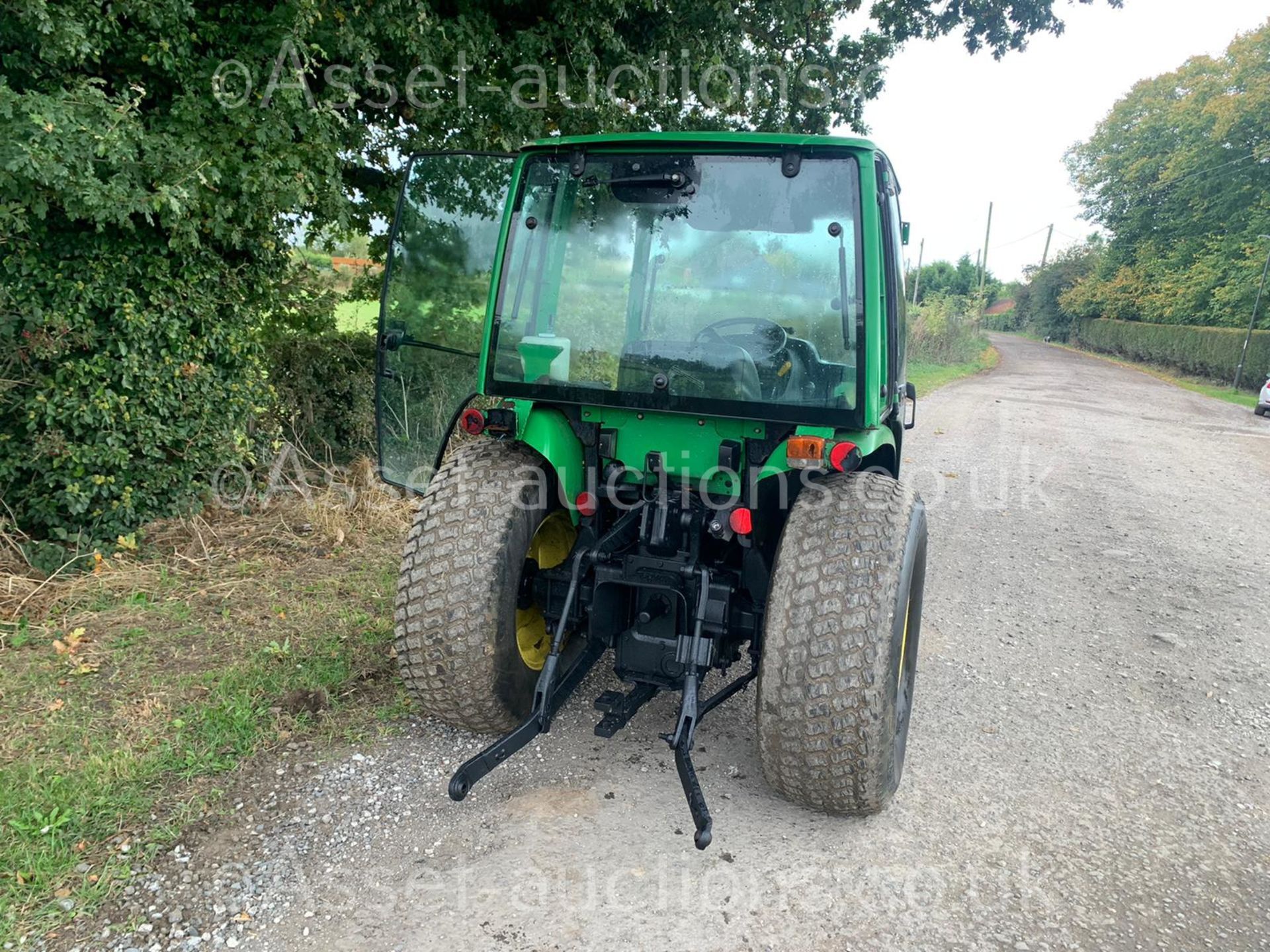 JOHN DEERE 4300 32hp 4WD COMPACT TRACTOR, RUNS DRIVES AND WORKS, CABBED, REAR TOW, ROAD KIT - Image 5 of 9