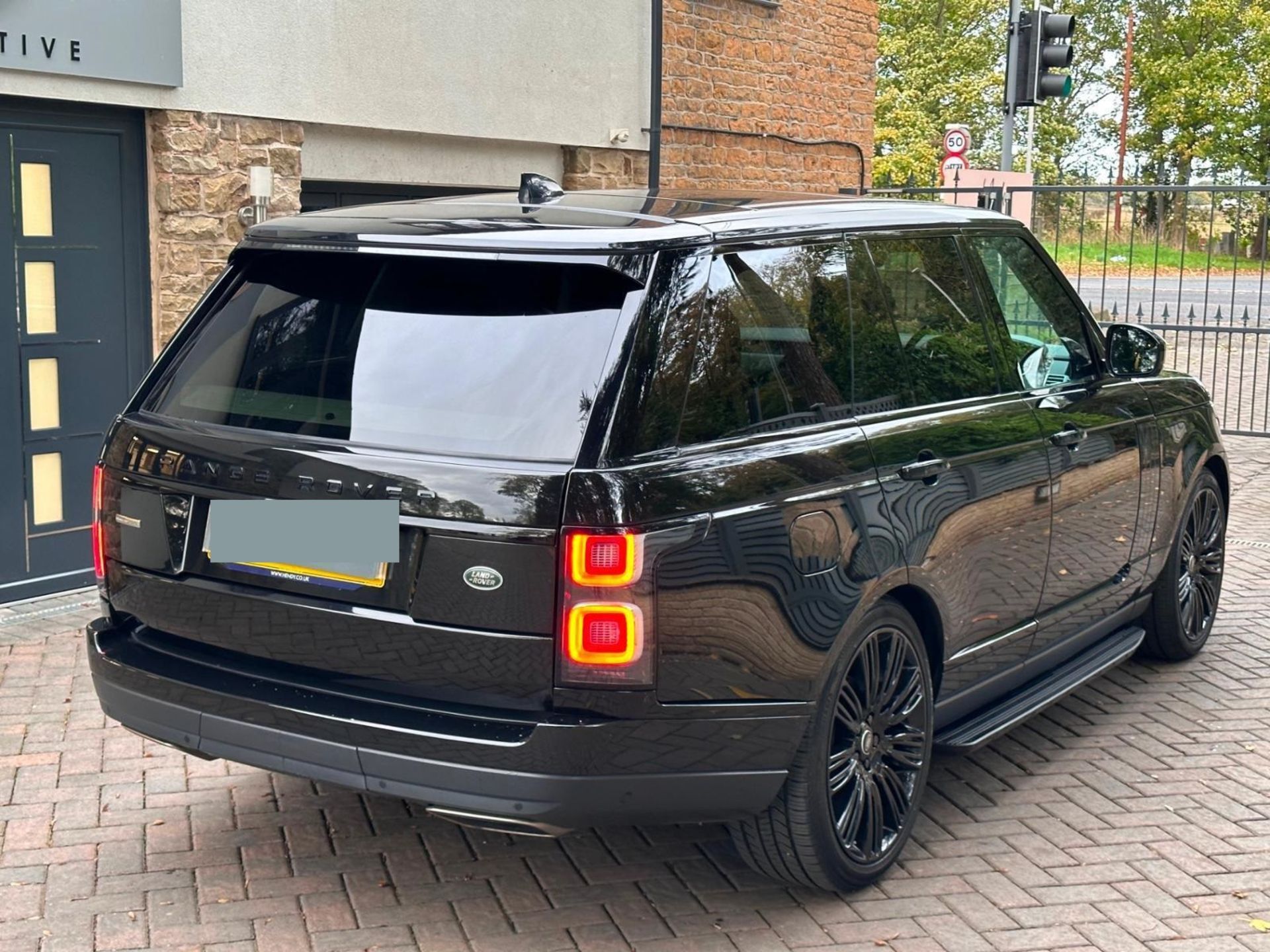 2018/68 LAND ROVER RANGE ROVER A-BIO SDV6 A BLACK SUV ESTATE *NO VAT* - Image 6 of 12