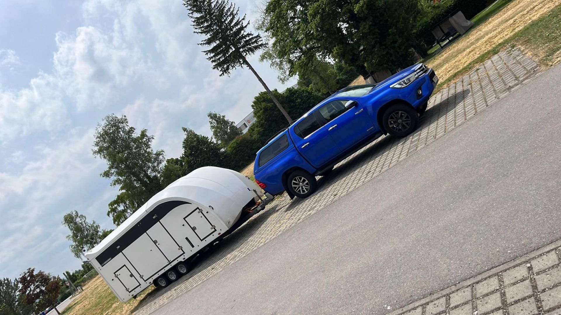 PACKAGE SALE! - 2019 TOYOTA HILUX INVINCIBLE BLUE PICK-UP + 2021 Brian James Trailer *PLUS VAT*