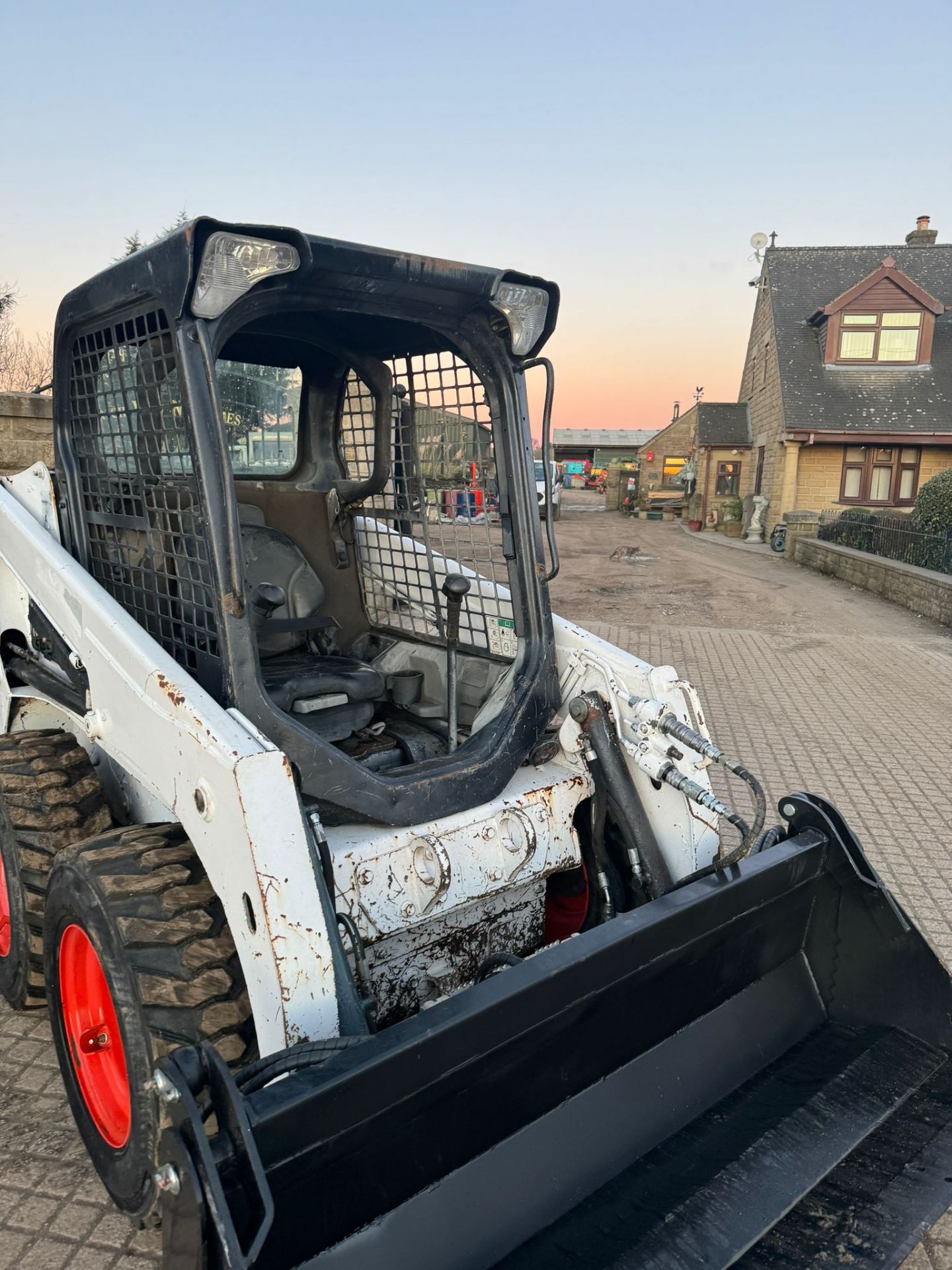 2015 BOBCAT S450 WHEELED SKIDSTEER LOADER WITH 65 INCH 4 IN 1 BUCKET *PLUS VAT* - Image 10 of 15