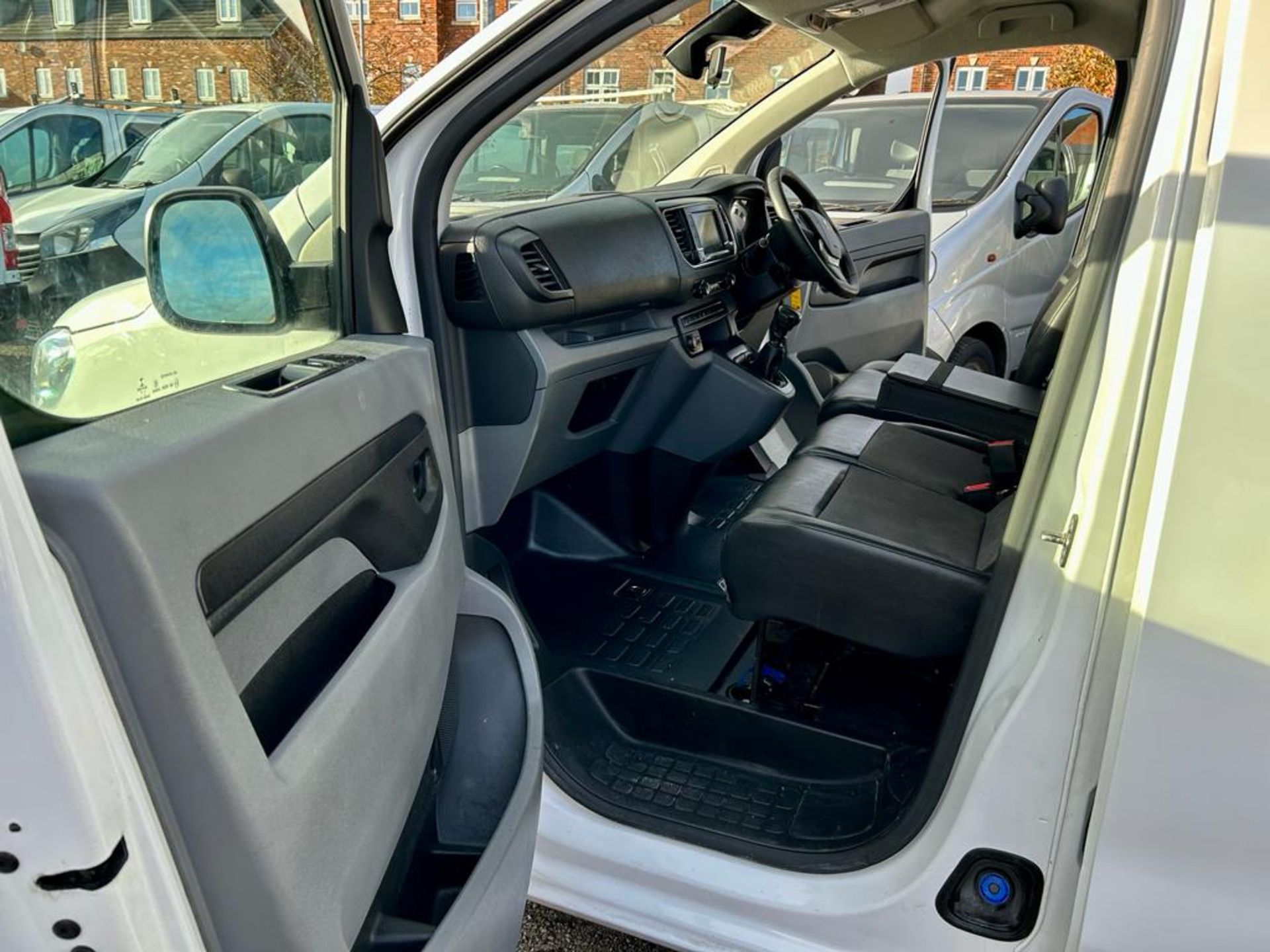 2018 PEUGEOT EXPERT PRO STANDARD BLUE HDI WHITE PANEL VAN *NO VAT* - Image 18 of 18