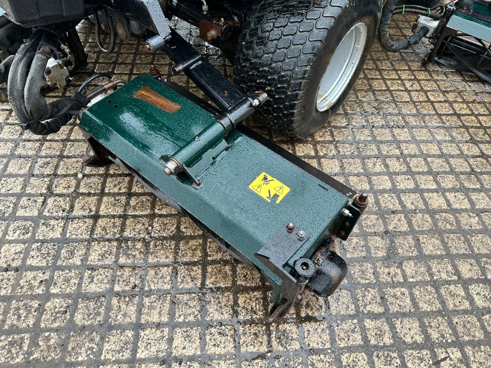 2009 HAYTER T424 4WD 5 GANG RIDE ON CYLINDER MOWER *PLUS VAT* - Image 12 of 19