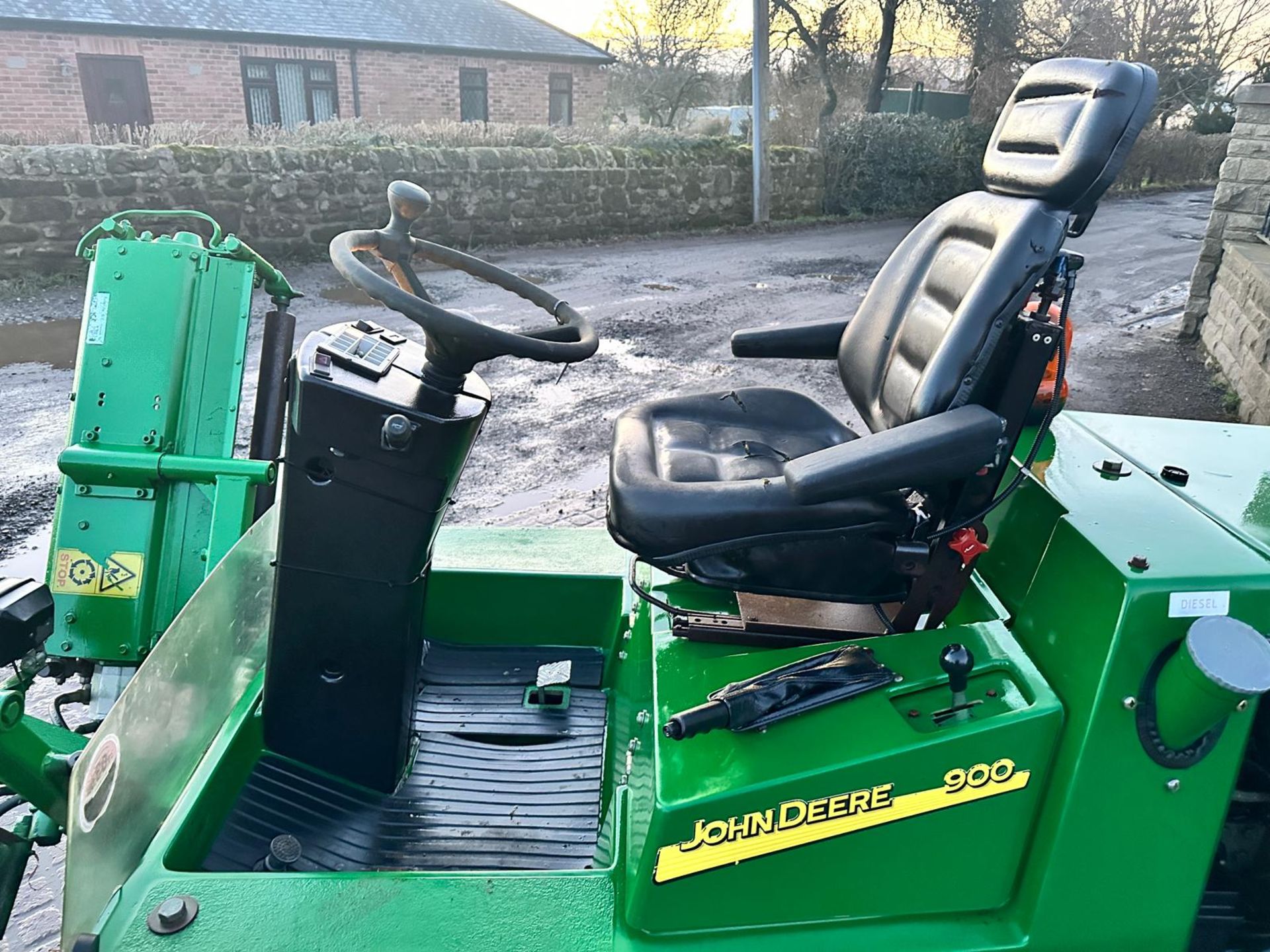 JOHN DEERE 900 4WD 3 GANG CYLINDER MOWER *PLUS VAT* - Image 10 of 12