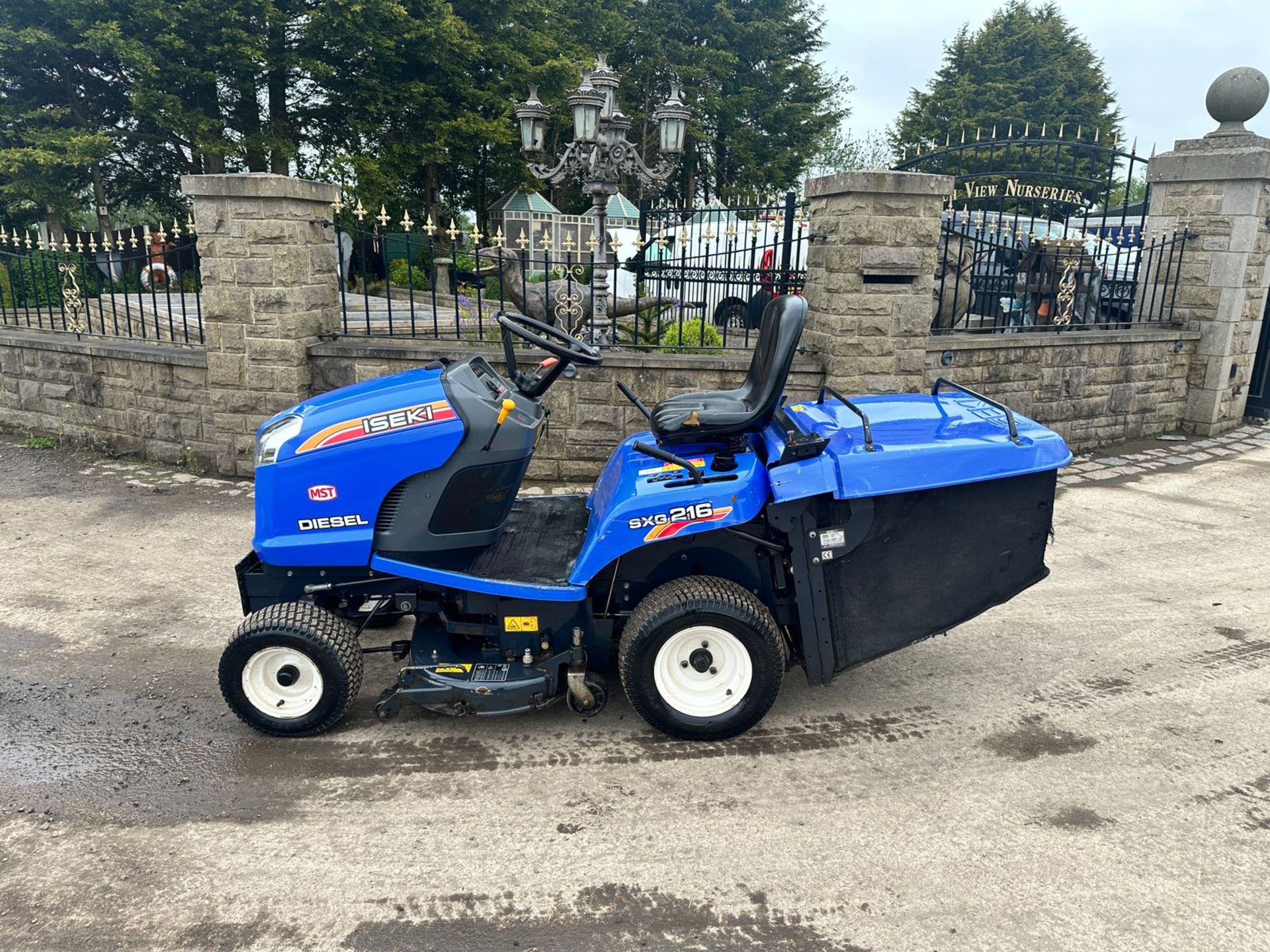 2017 ISEKI SXG216 DIESEL RIDE ON MOWER *PLUS VAT* - Image 2 of 17