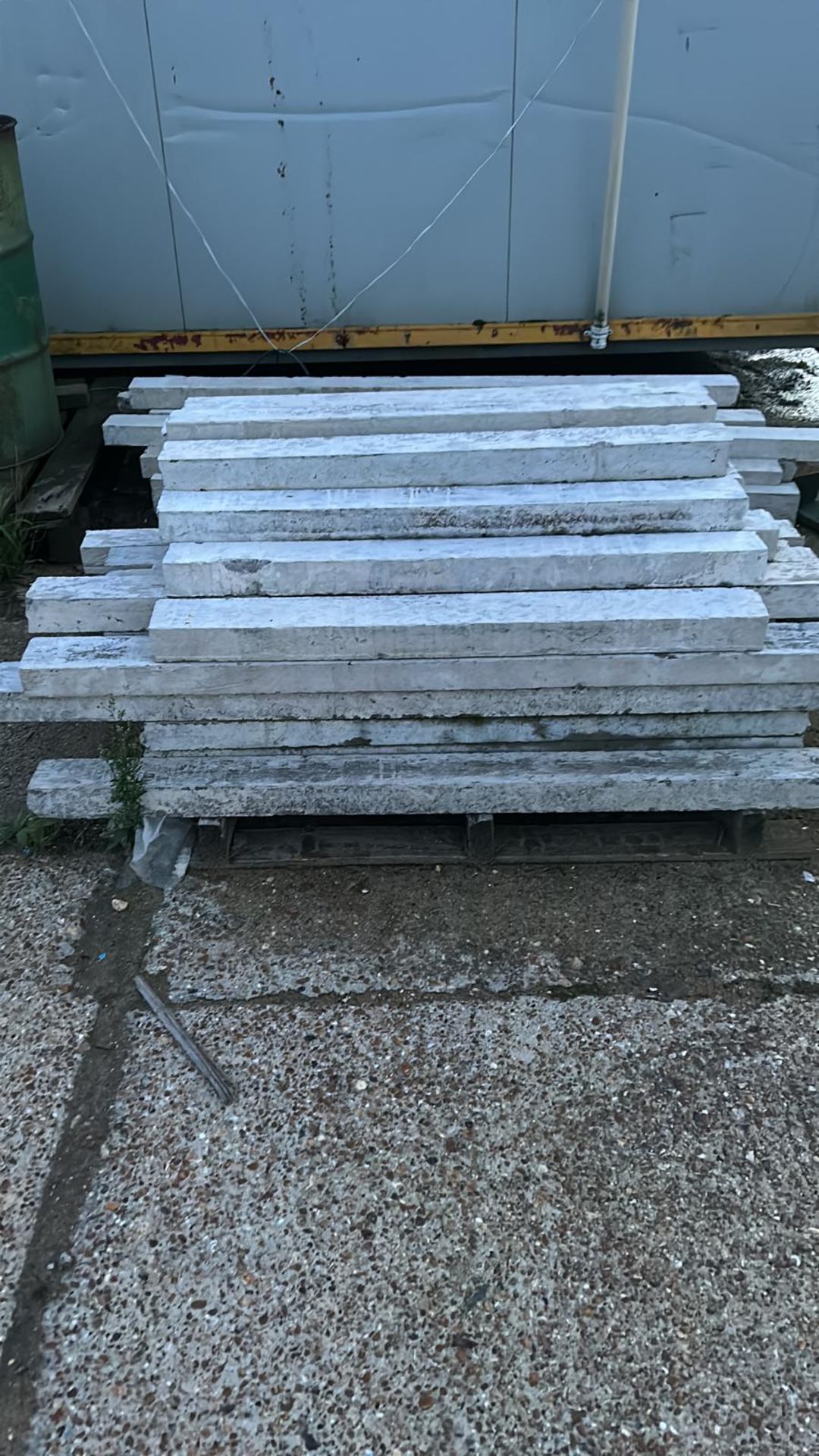 5x Concrete Lintels 100x65x1050 *PLUS VAT* - Image 2 of 2