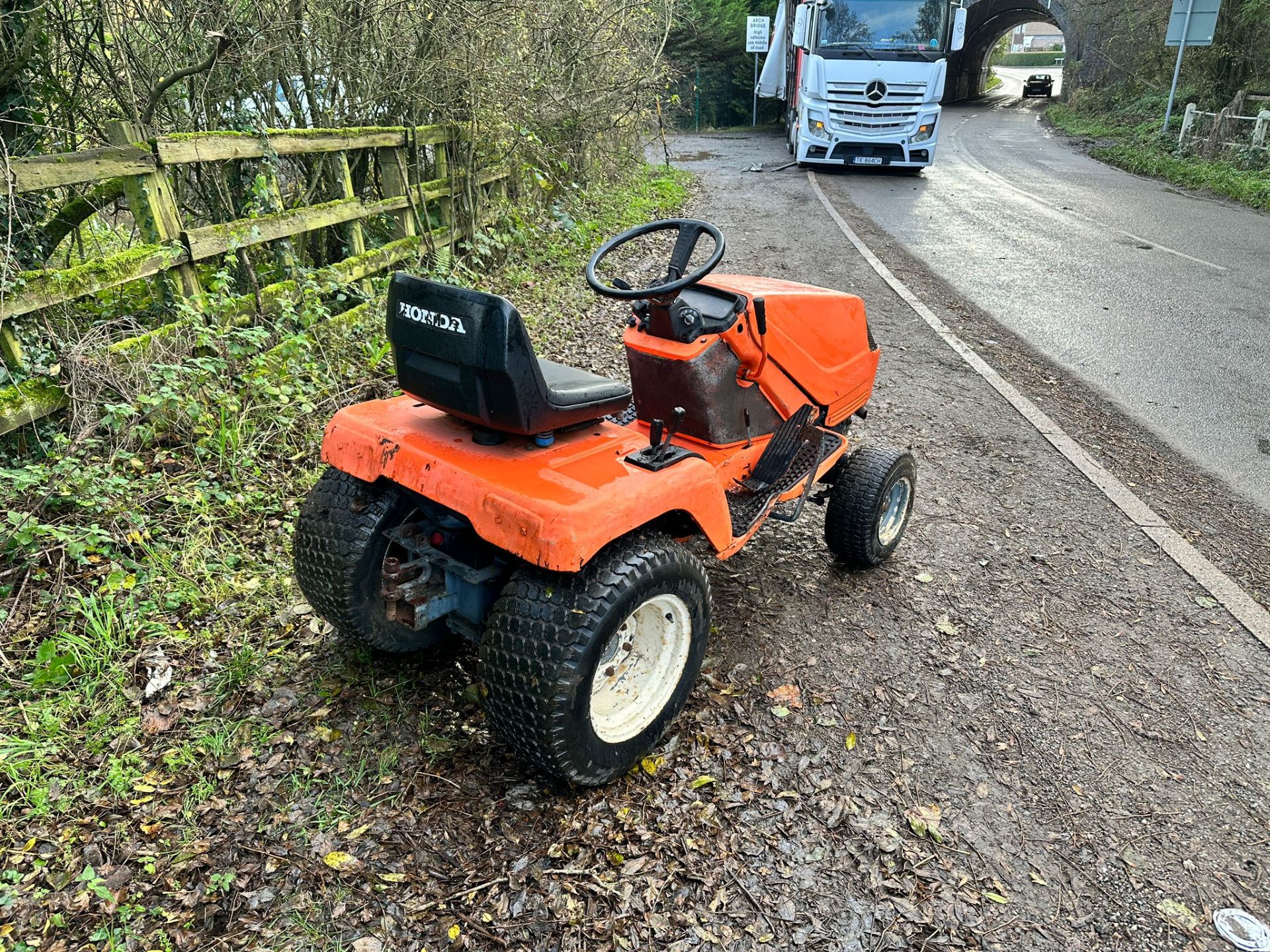 KUBOTA DIESEL RIDE ON TRACTOR MOWER *PLUS VAT* - Image 4 of 9