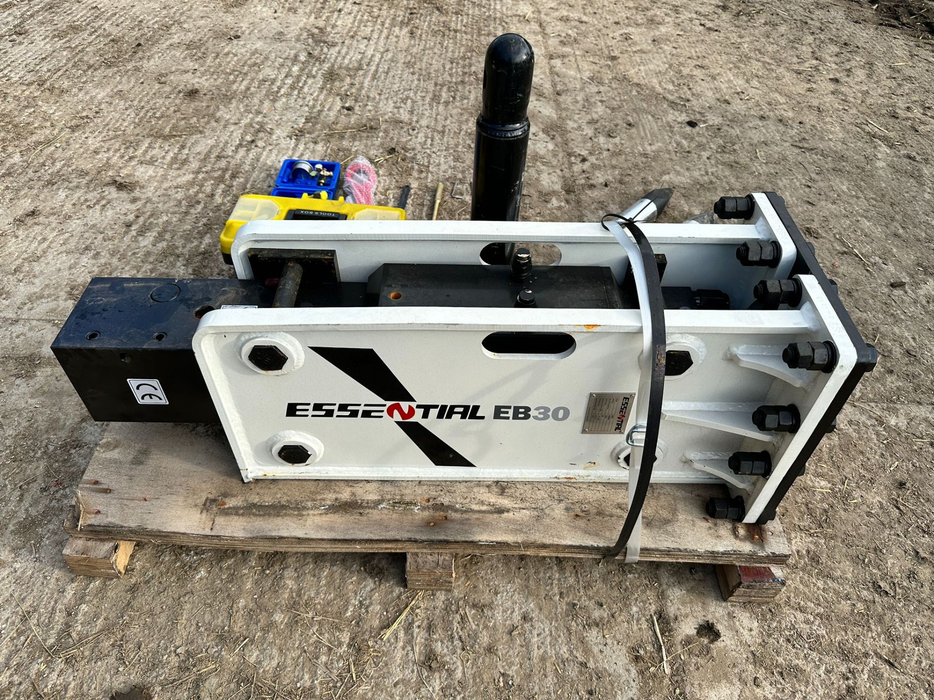 NEW/UNUSED ESSENTIAL EB30 HYDRAULIC ROCK BREAKER *PLUS VAT* - Image 3 of 11