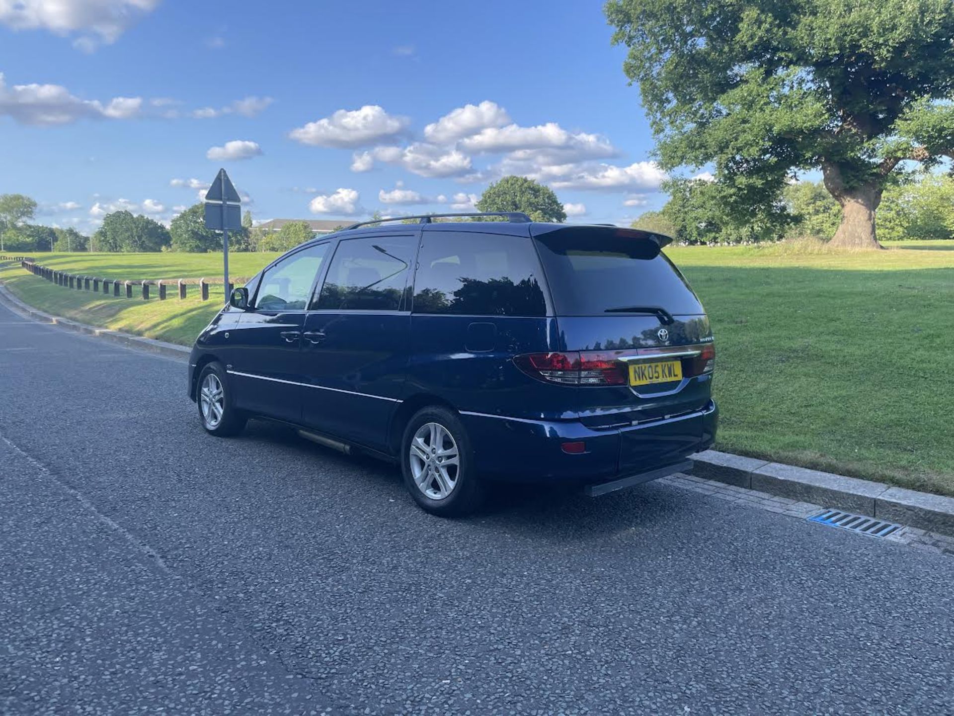 LOVELY 2005 TOYOTA PREVIA TSPIRIT D-4D BLUE MPV WAV *NO VAT* - Image 2 of 11