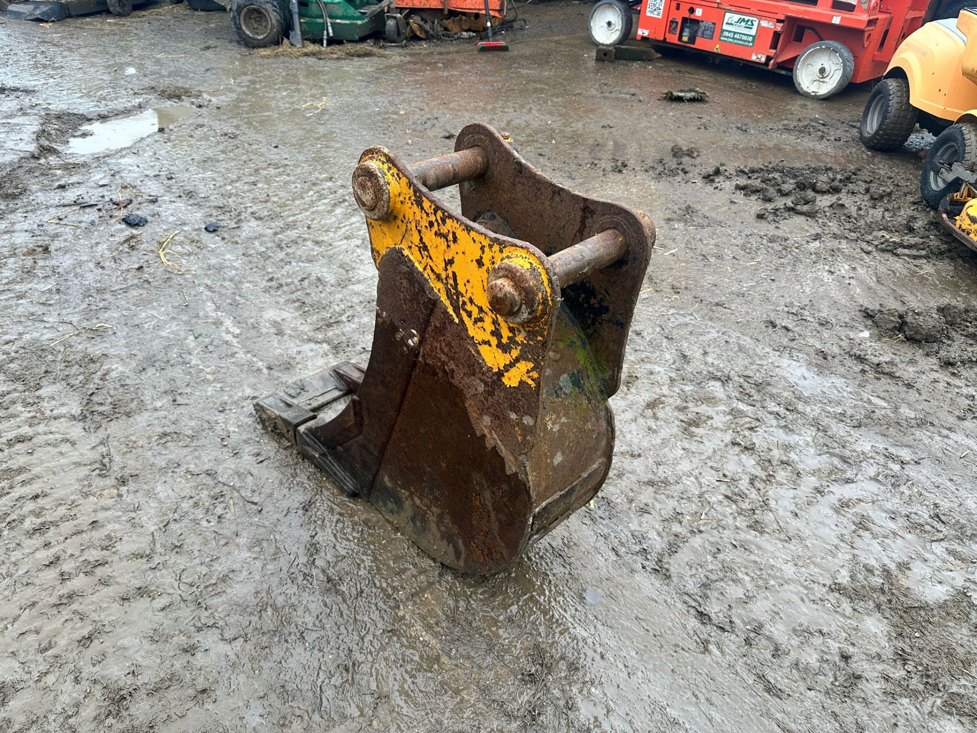 45MM NARROW BUCKET - NO RESERVE *PLUS VAT* - Image 6 of 7