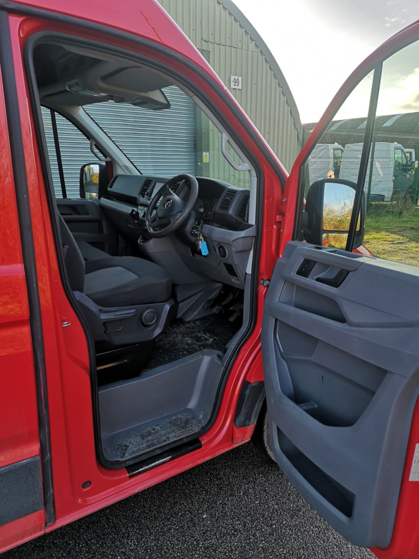 2018 VOLKSWAGEN CRAFTER CR35 STARTLINE TDI RED PANEL VAN *NO VAT* - Image 9 of 15