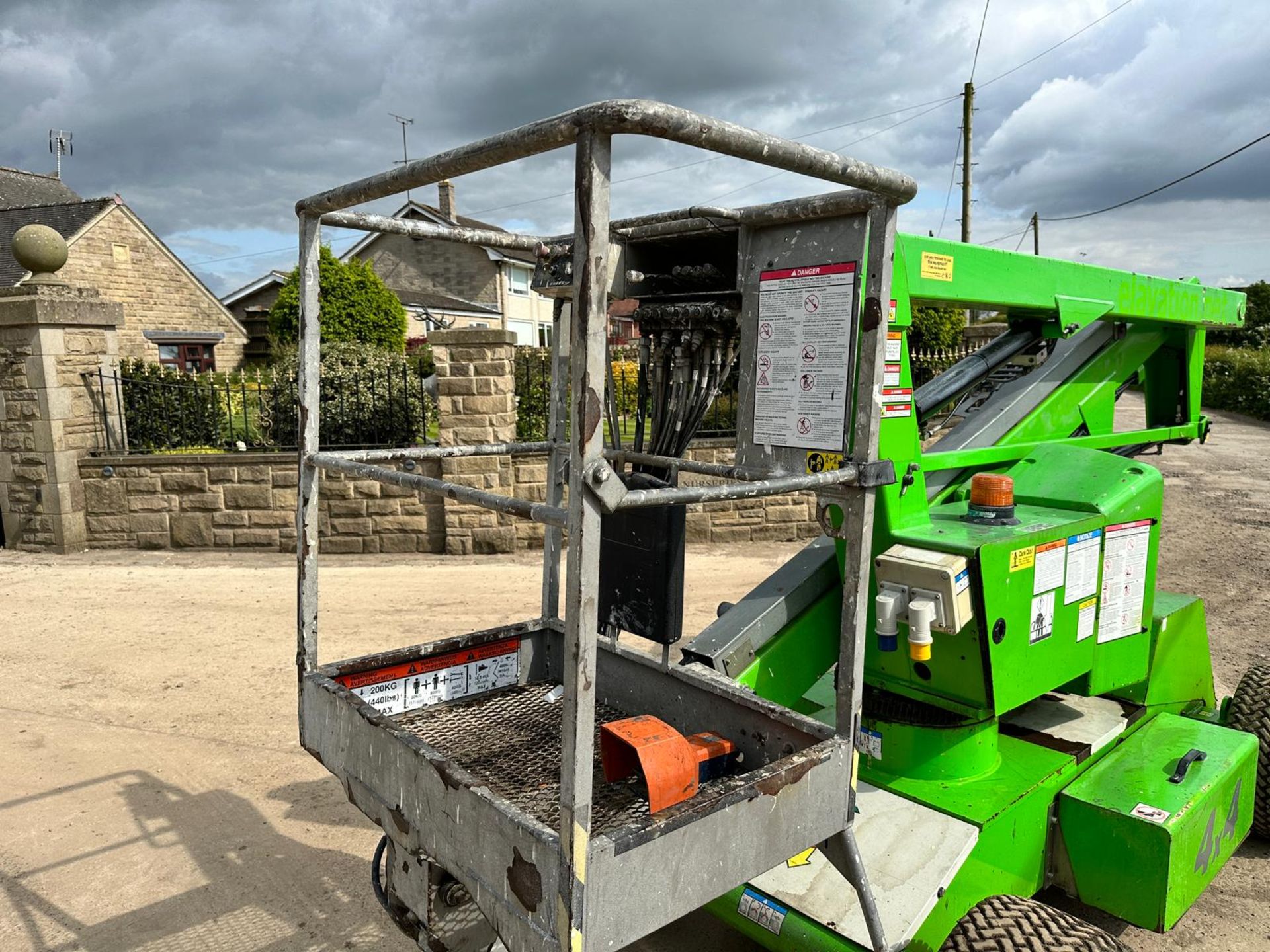 2013 NIFTYLIFT HR12NDE BI-FUEL HEIGHTRIDER 12 BOOM LIFT *PLUS VAT* - Image 11 of 17