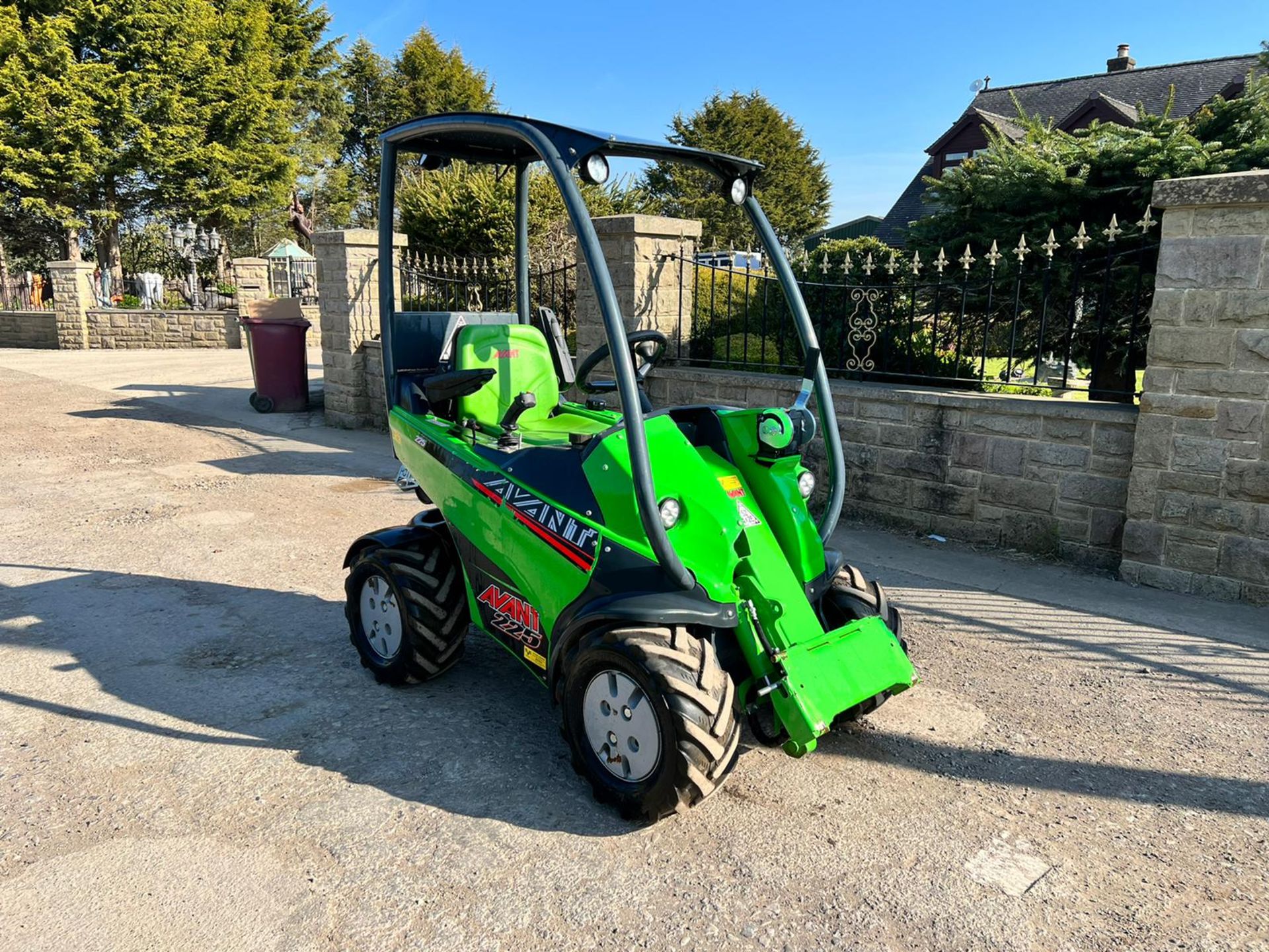 2020 AVANT 225 4WD COMPACT LOADER WITH BUCKET *PLUS VAT* - Image 4 of 14