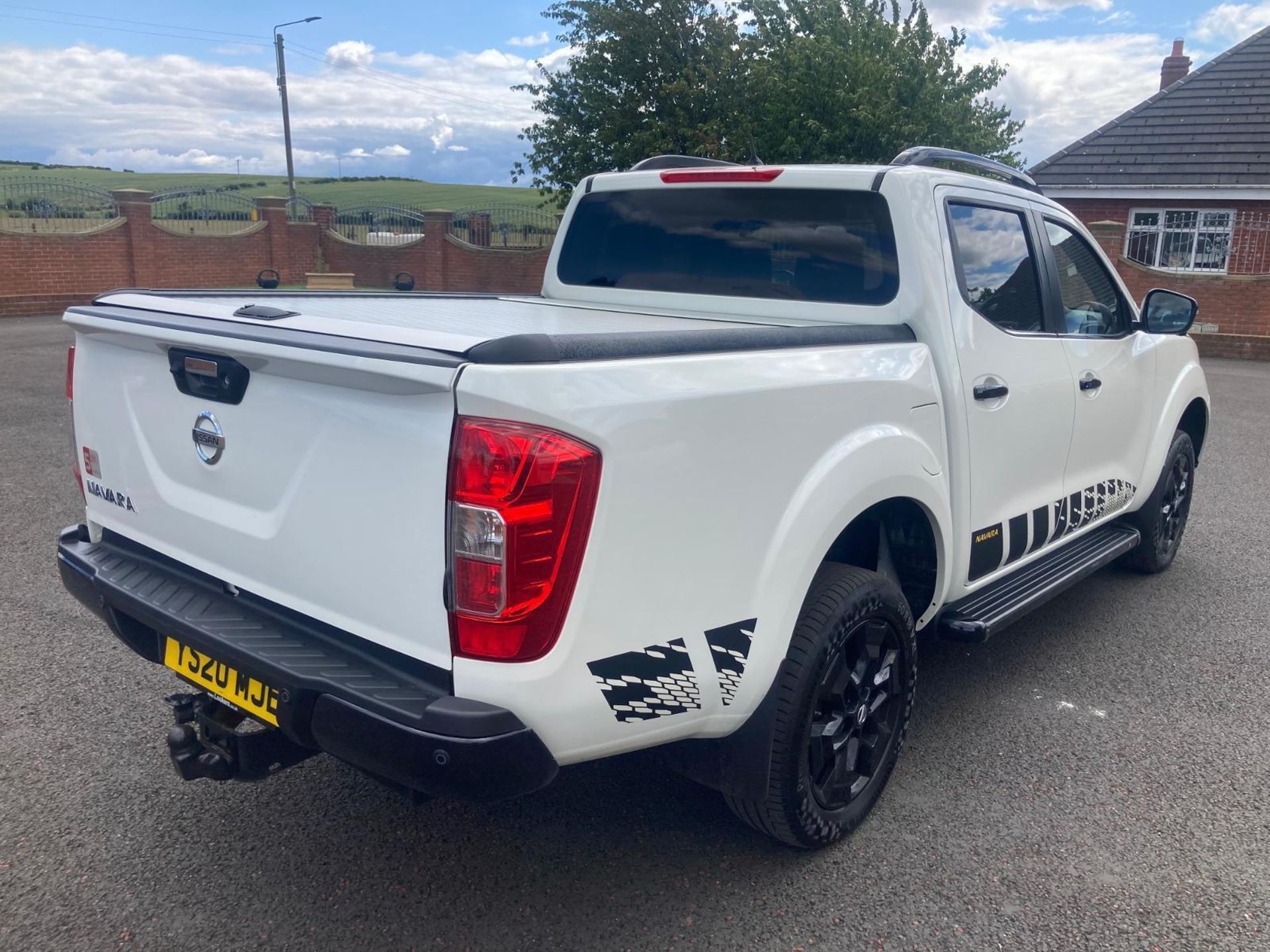 2020 NISSAN NAVARA N-GUARD DCI AUTO WHITE PICK UP *PLUS VAT* - Image 4 of 9