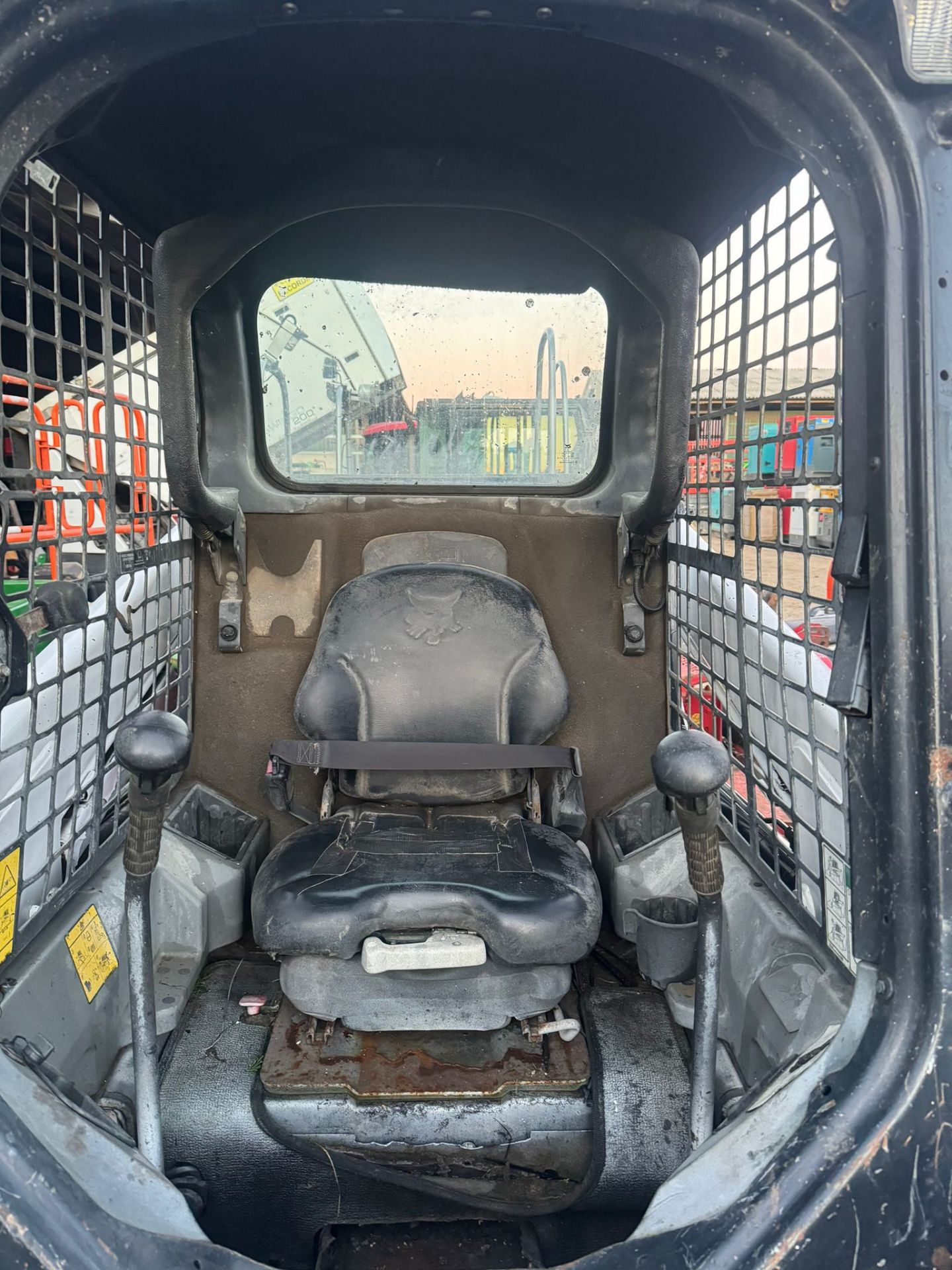 2015 BOBCAT S450 WHEELED SKIDSTEER LOADER WITH 65 INCH 4 IN 1 BUCKET *PLUS VAT* - Image 14 of 15