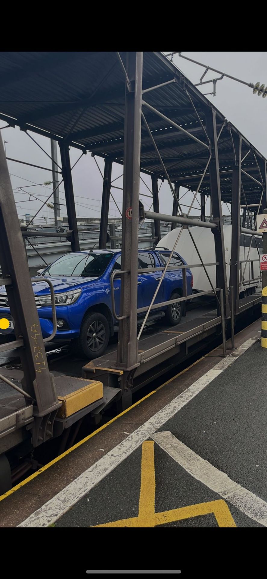 PACKAGE SALE! - 2019 TOYOTA HILUX INVINCIBLE BLUE PICK-UP + 2021 Brian James Trailer *PLUS VAT* - Image 7 of 9