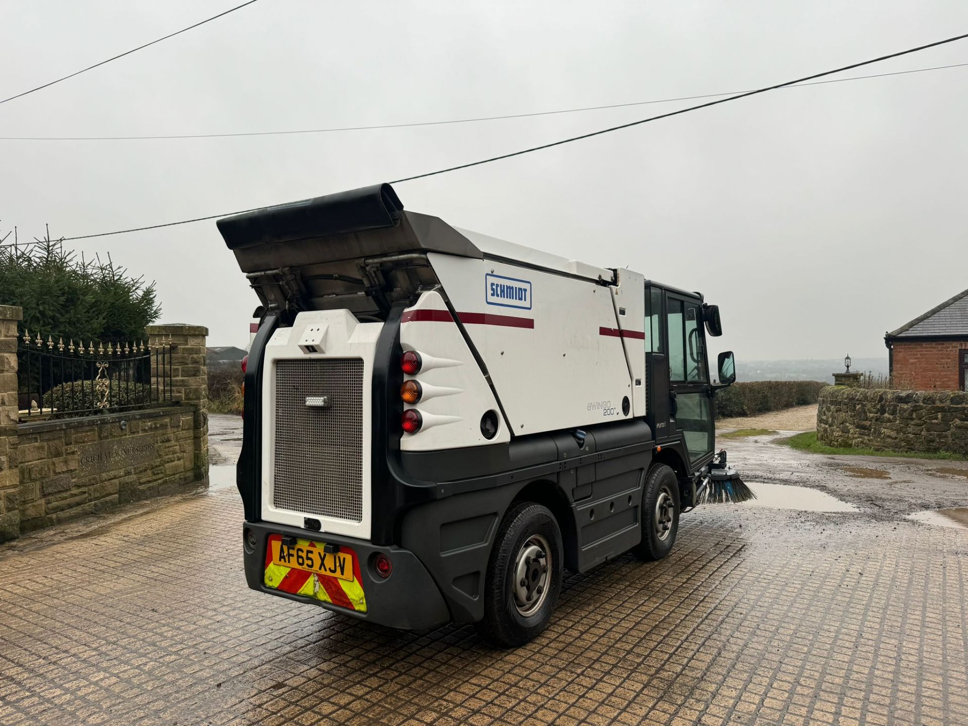 2015/65 SCHMIDT SWINGO 200+ ROAD SWEEPER *PLUS VAT* - Image 10 of 18