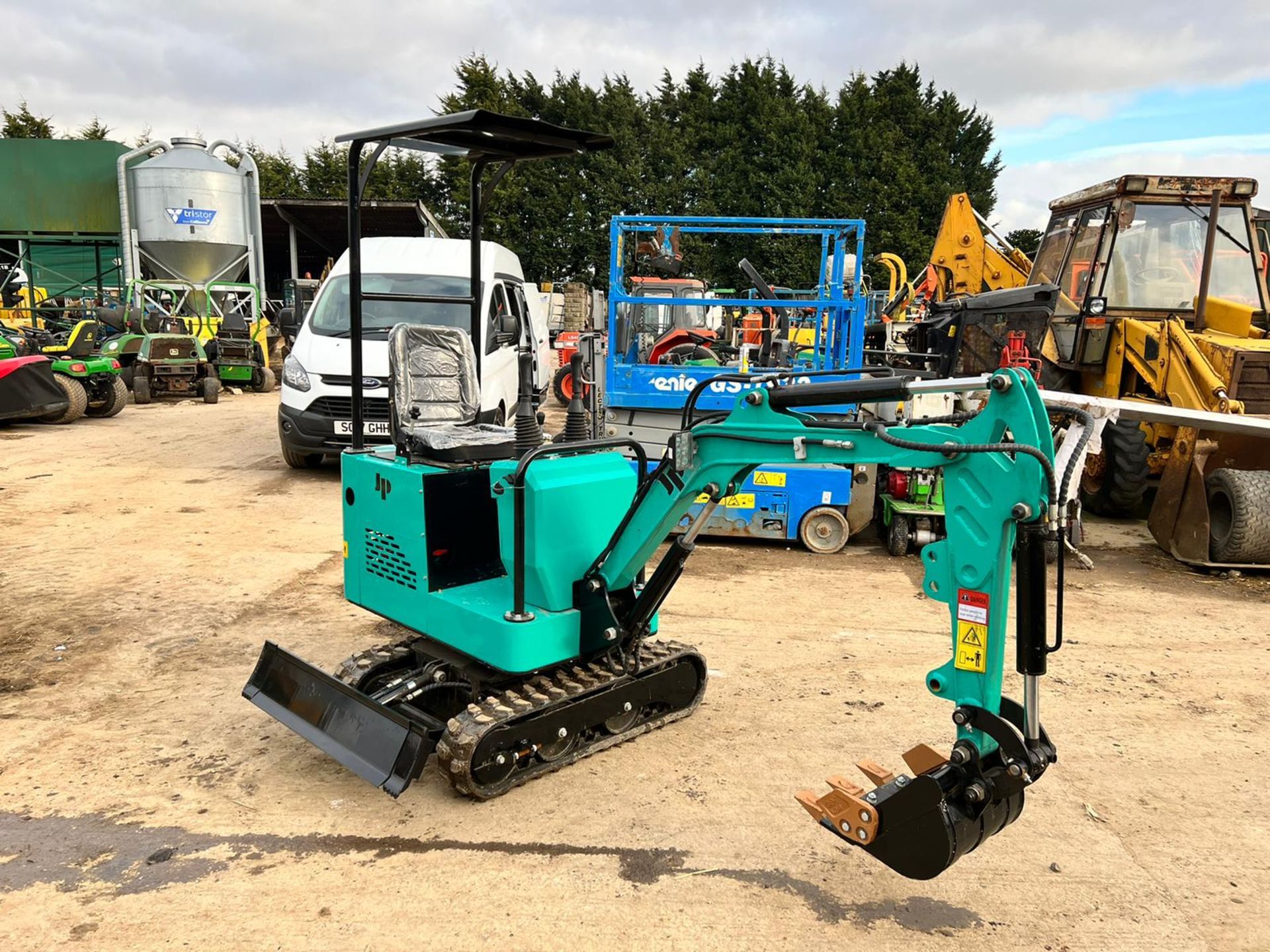 Unused JPC PC10 1 Ton Mini Digger, Runs Drives And Digs, Rubber Tracks *PLUS VAT*