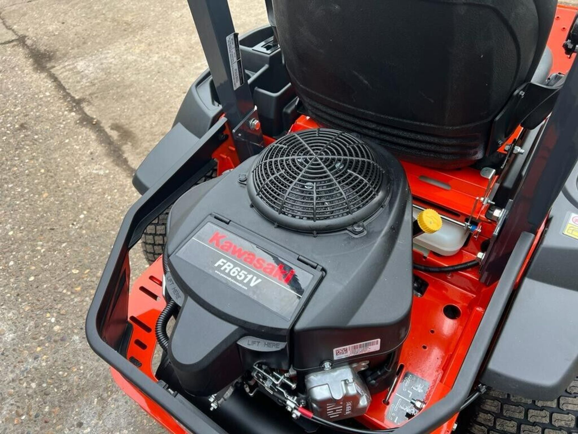 2023 Kubota Ride On Mower Z1-421 Zero Turn, Brand New Latest Model *PLUS VAT* - Image 8 of 9