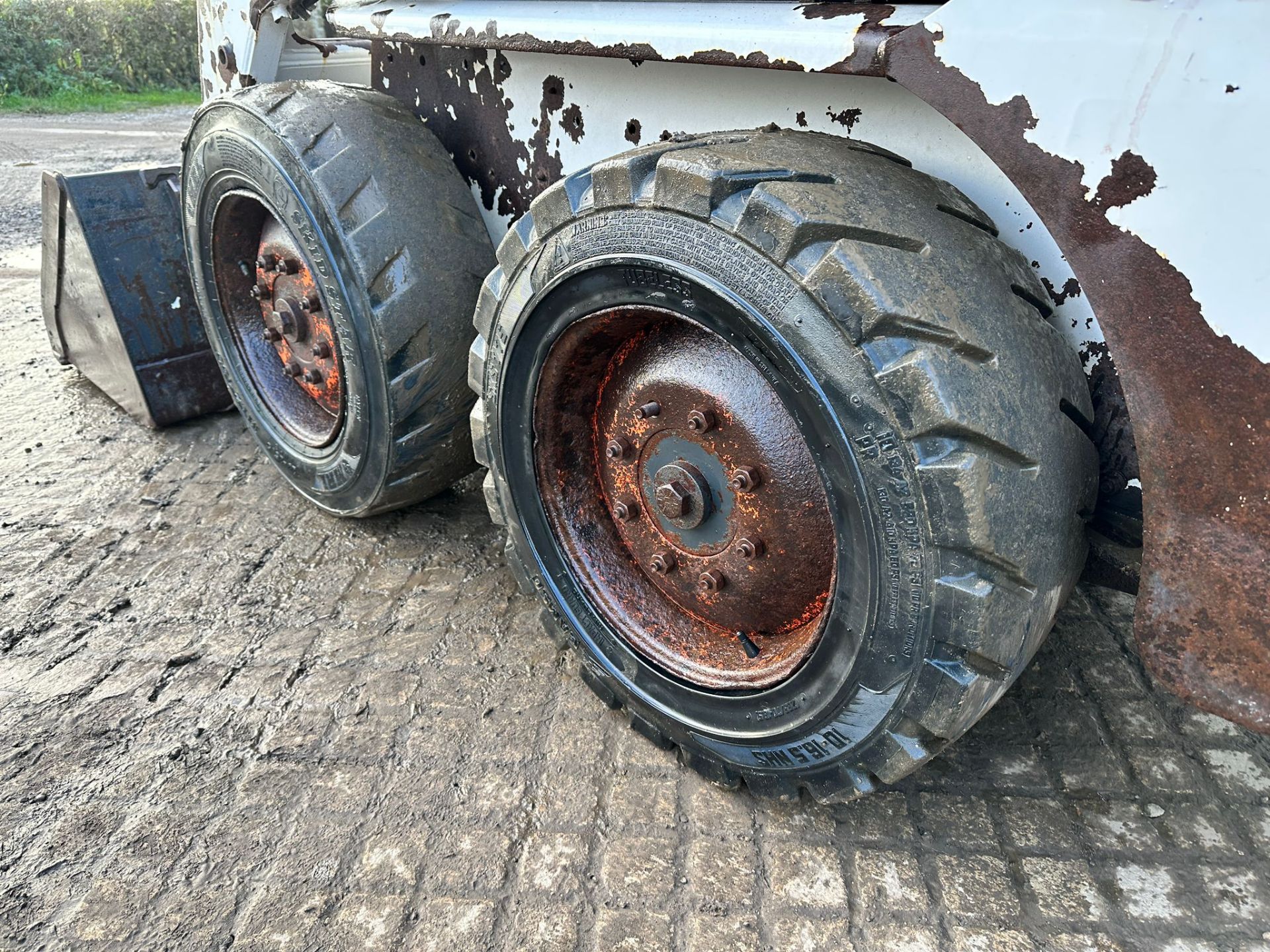 BOBCAT 753 WHEELED SKIDSTEER LOADER WITH BUCKET AND PALLET FORKS *PLUS VAT* - Image 8 of 14