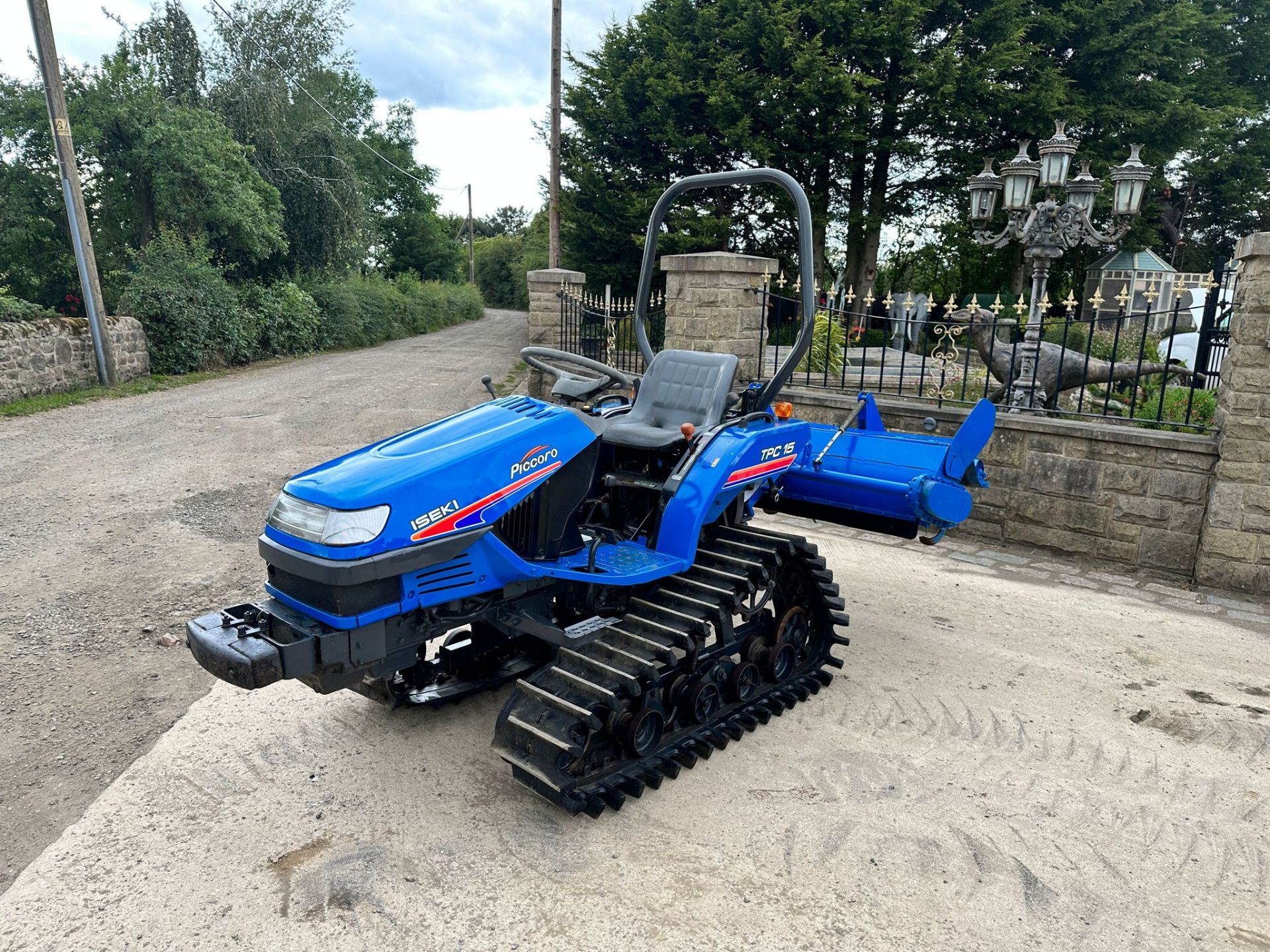 ISEKI PICCORO TPC15 CRAWLER TRACKED TRACTOR WITH ISEKI APR14 ROTAVATOR *PLUS VAT* - Image 7 of 26