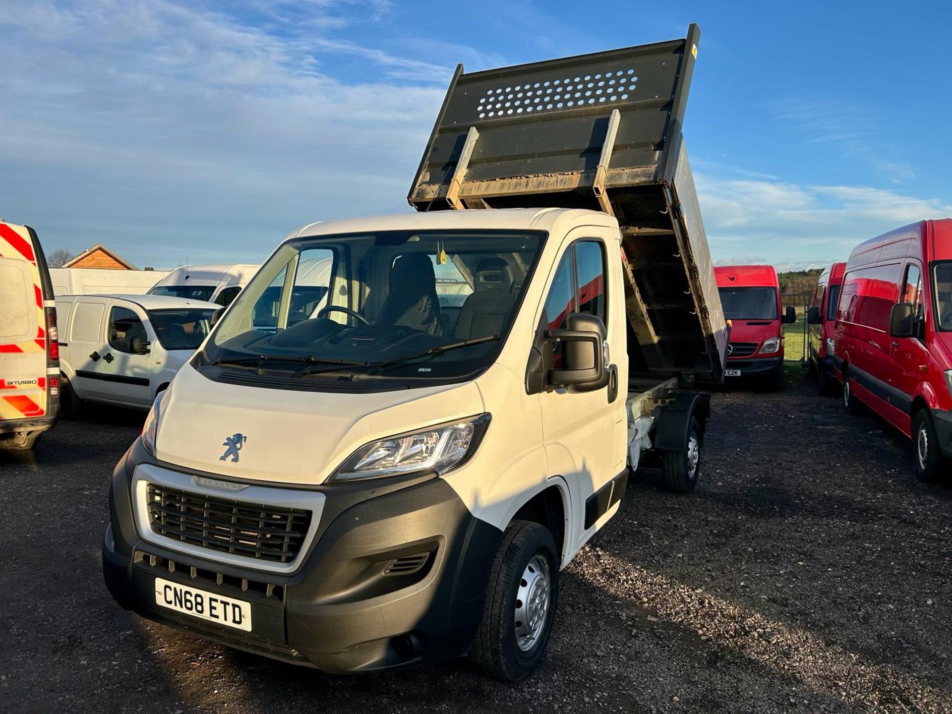 2018 PEUGEOT BOXER 335 L2 BLUE HDI WHITE CHASSIS CAB TIPPER VAN *NO VAT* - Image 5 of 19