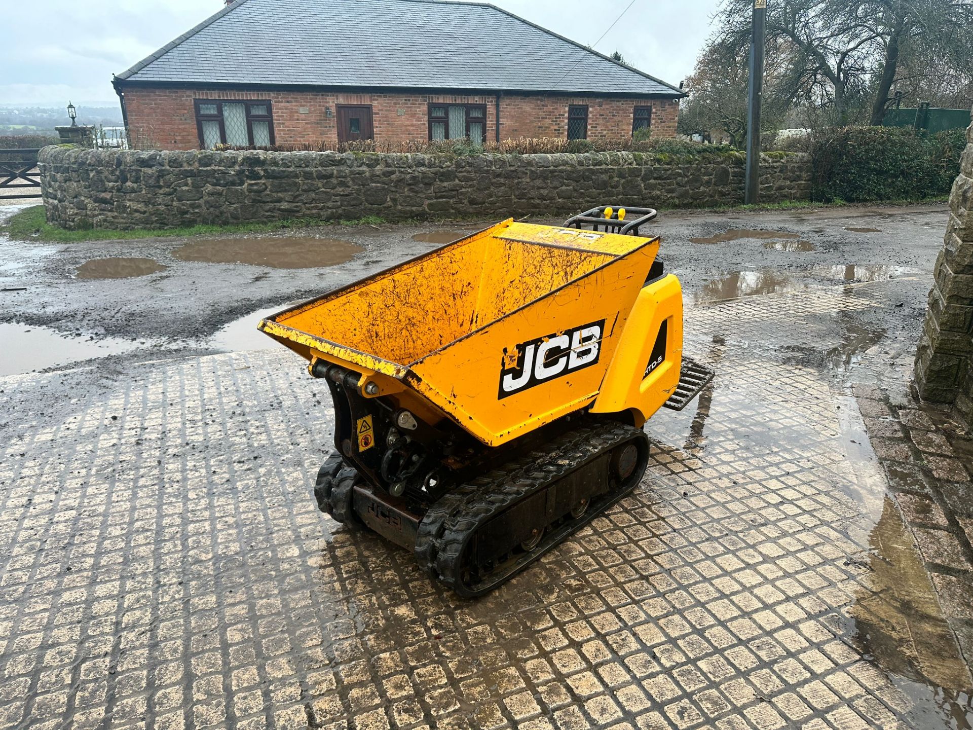 2022 JCB HTD-5 DIESEL TRACKED PEDESTRIAN HIGH TIP DUMPER WITH STEP *PLUS VAT* - Image 2 of 16