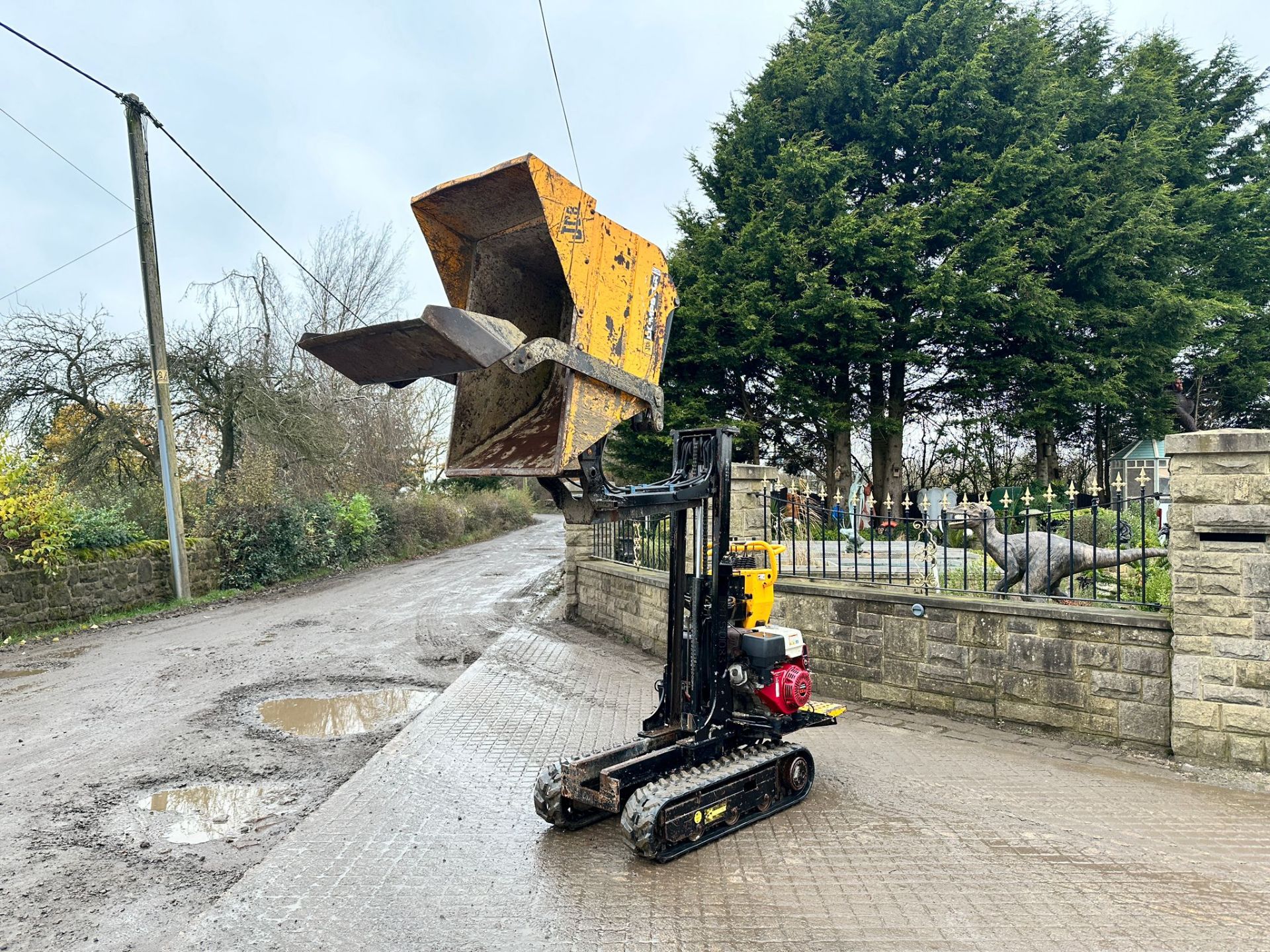 JCB TD10 HIGH TIP TRACKED DUMPER WITH SELF LOADING BUCKET *PLUS VAT* - Image 3 of 18