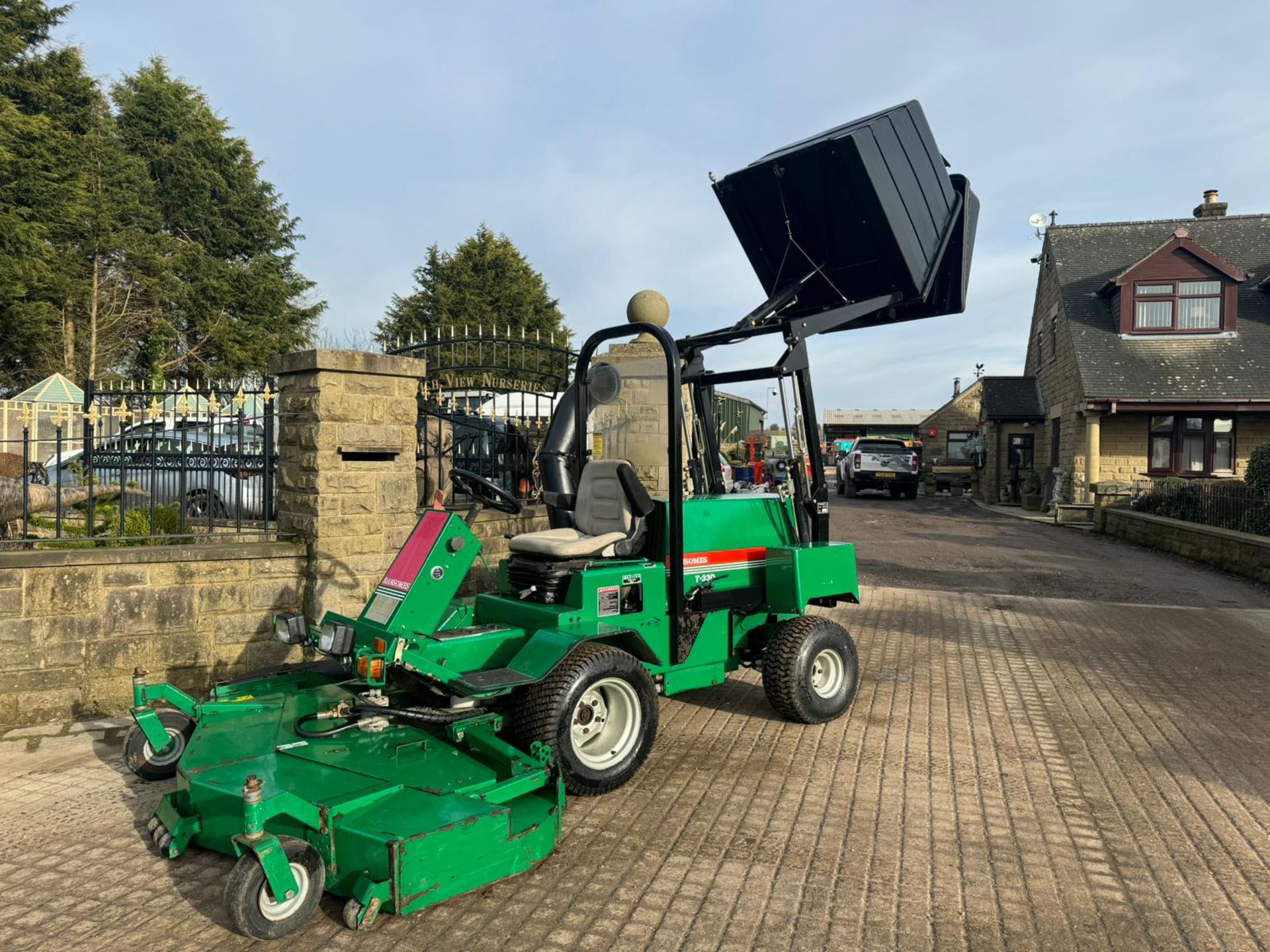 RANSOMES T-33D OUT FRONT COLLECTOR RIDE ON LAWN MOWER 33HP *PLUS VAT* - Image 5 of 17