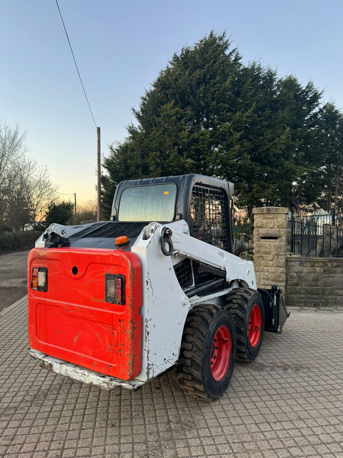 2015 BOBCAT S450 WHEELED SKIDSTEER LOADER WITH 65 INCH 4 IN 1 BUCKET *PLUS VAT* - Image 8 of 15