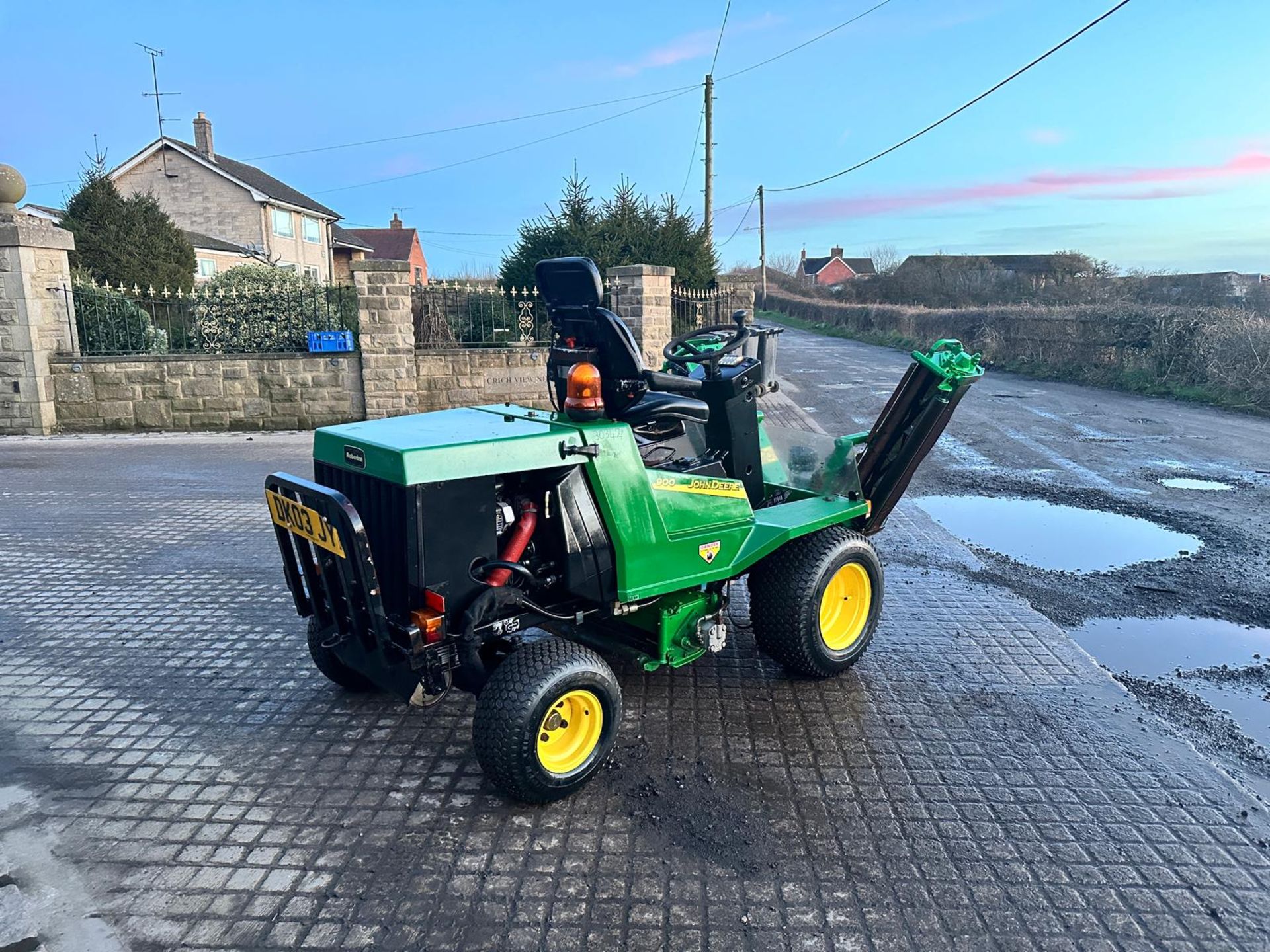 JOHN DEERE 900 4WD 3 GANG CYLINDER MOWER *PLUS VAT* - Image 5 of 12