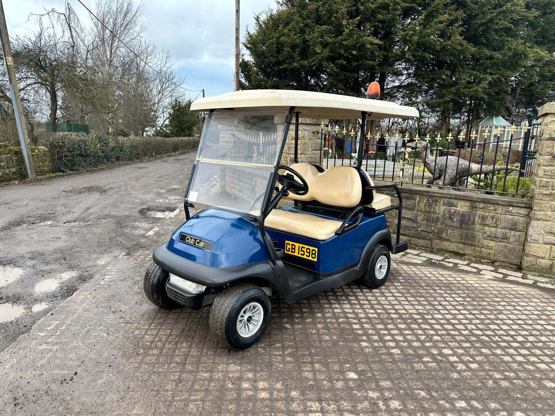 2016 CLUB CAR ELECTRIC GOLF BUGGY 4 SEATER *PLUS VAT* - Image 2 of 11