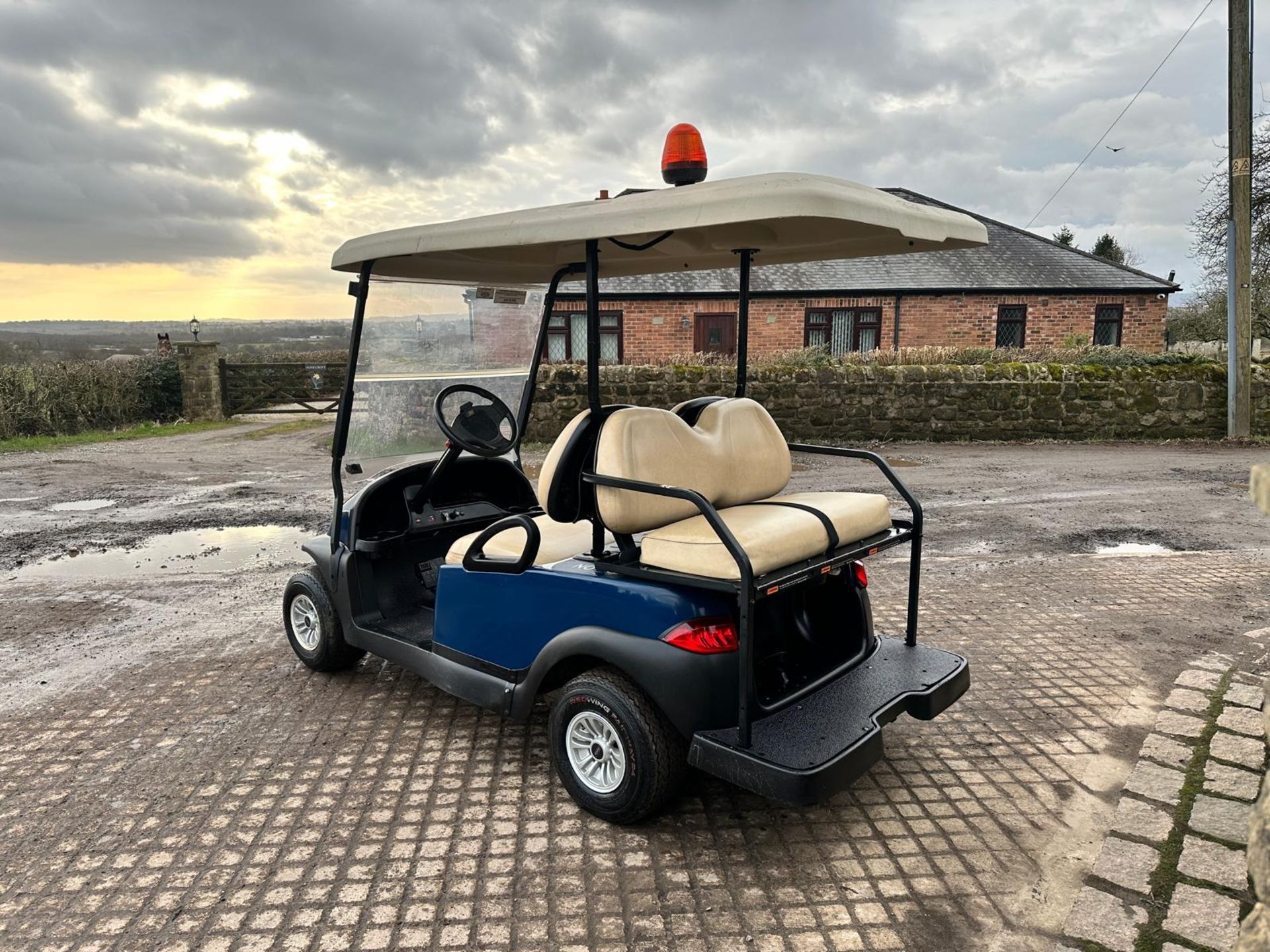 2016 CLUB CAR ELECTRIC GOLF BUGGY 4 SEATER *PLUS VAT* - Image 3 of 11