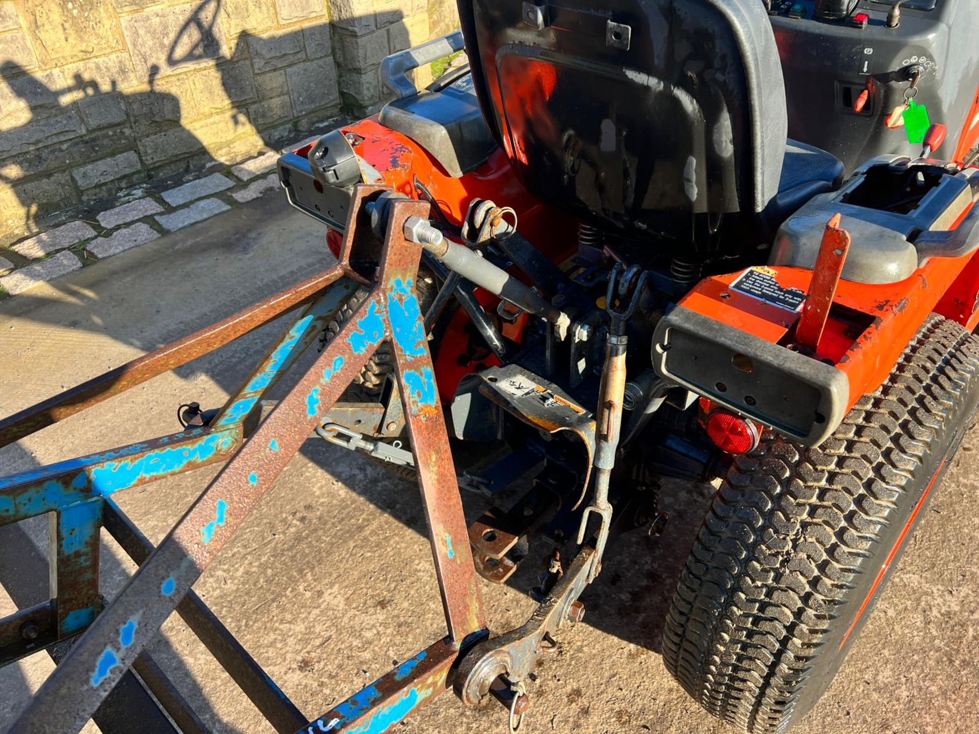 KUBOTA B1410 4WD COMPACT TRACTOR WITH WESSEX 4FT MENAGE LEVELLER *PLUS VAT* - Image 12 of 15