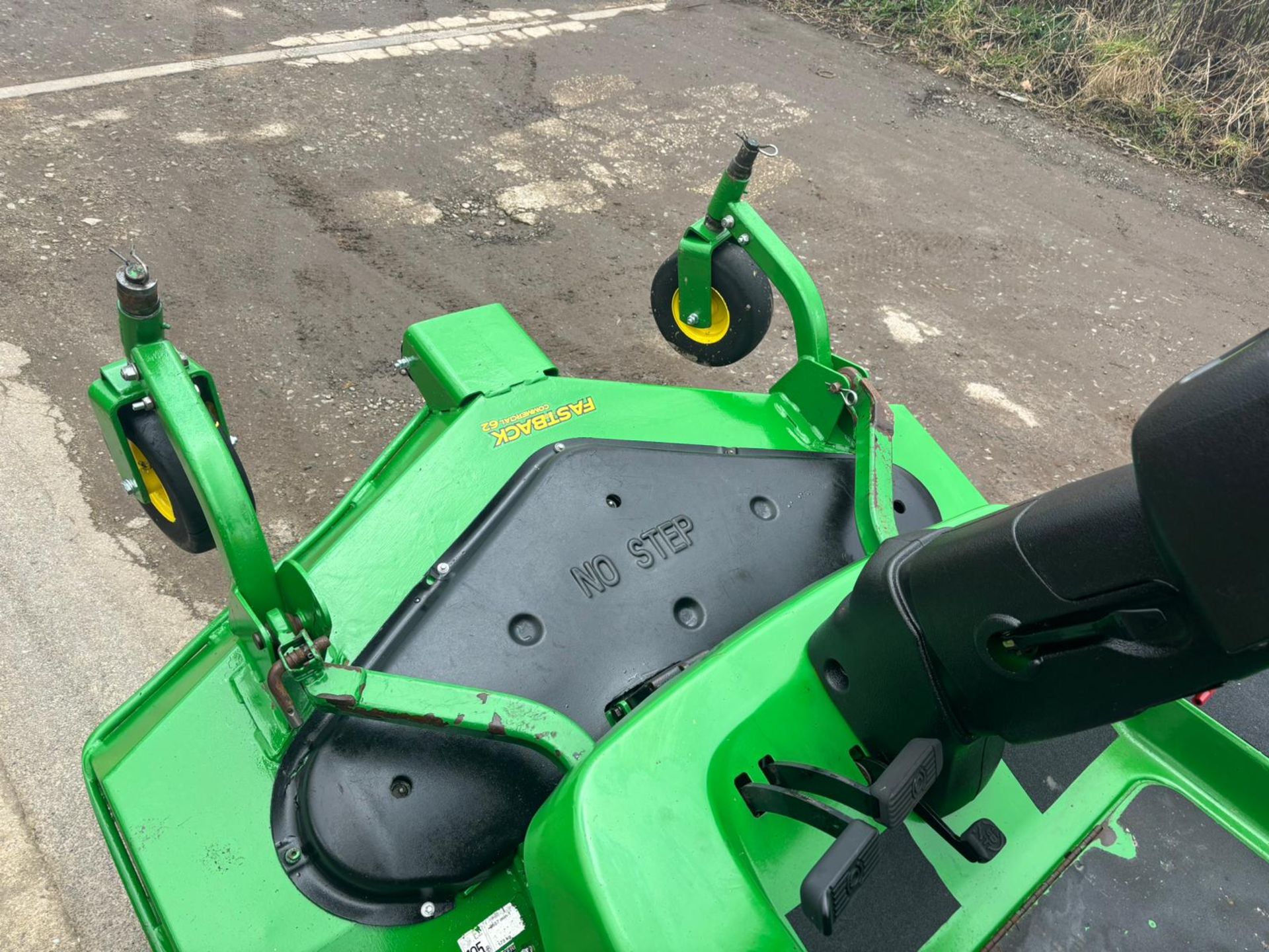 John Deere 1445 ride on lawn mower 2011 on '60' reg *PLUS VAT* - Image 14 of 14